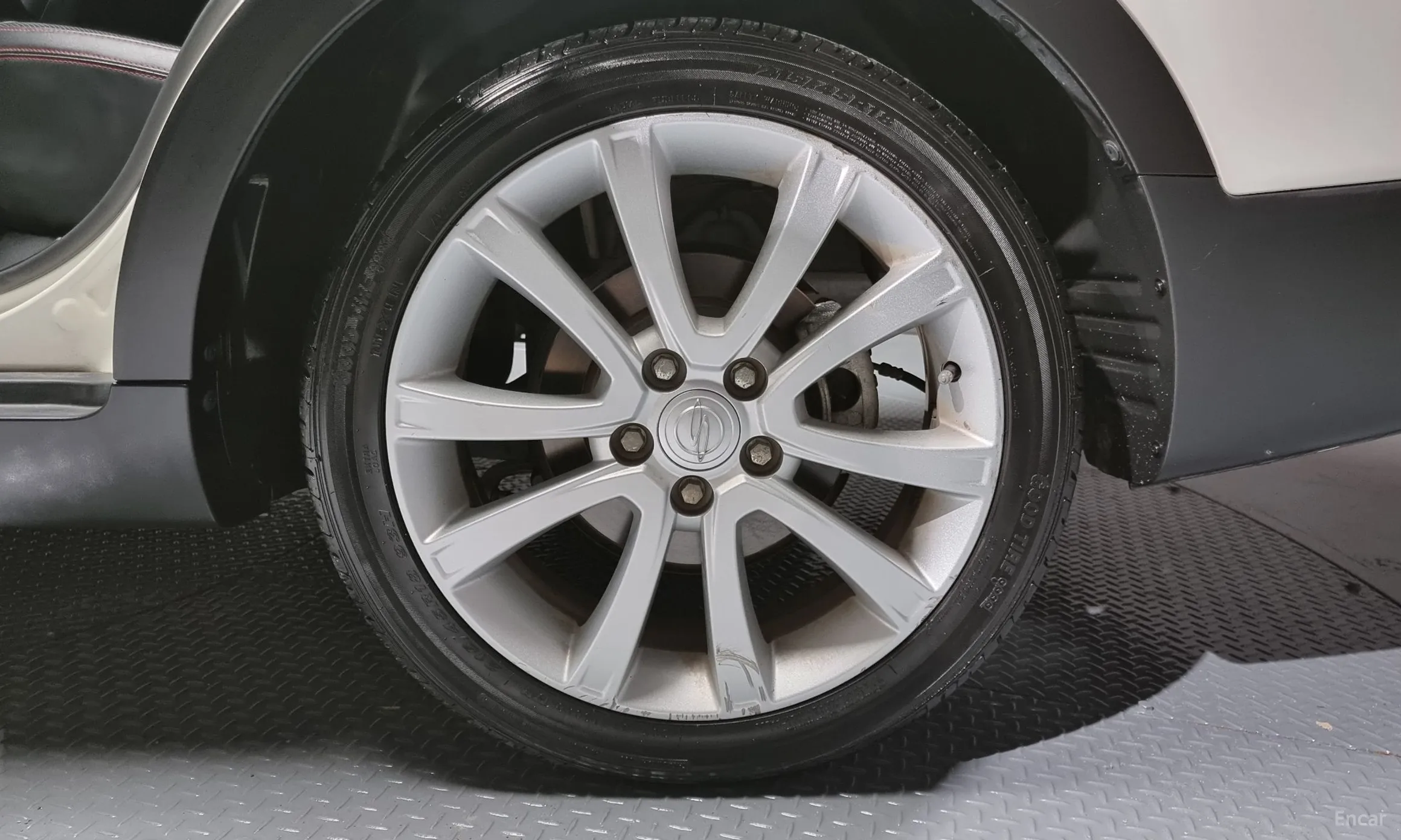 KG Mobility (SsangYong) Tivoli Air превью 5
