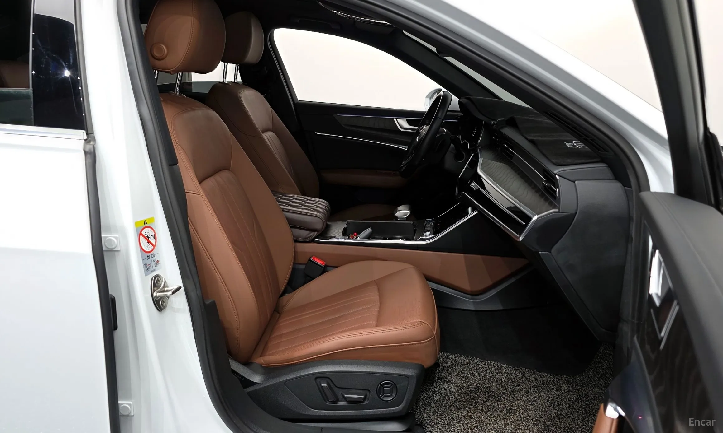 Audi A6 (C8) превью 11