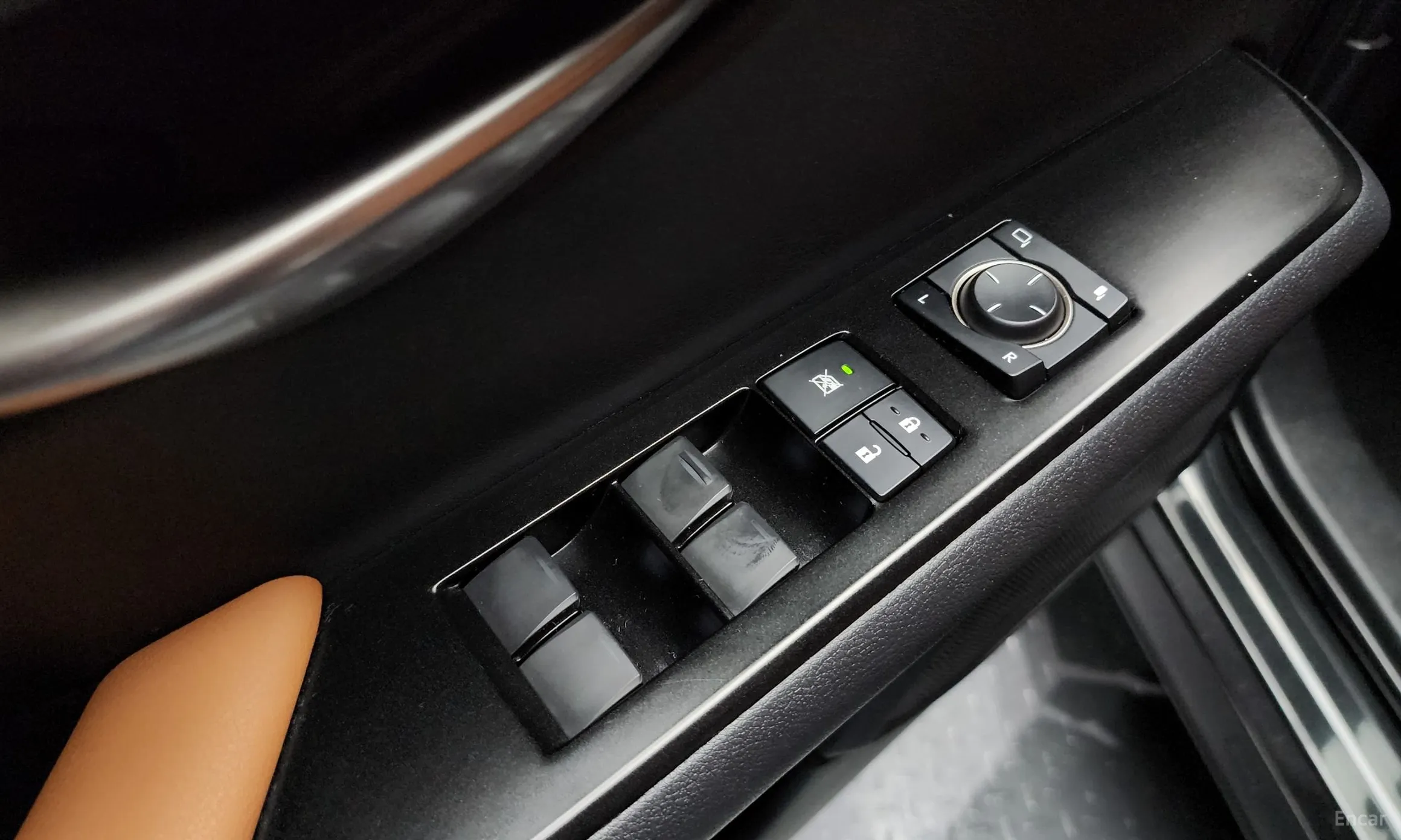 Lexus UX250h превью 18