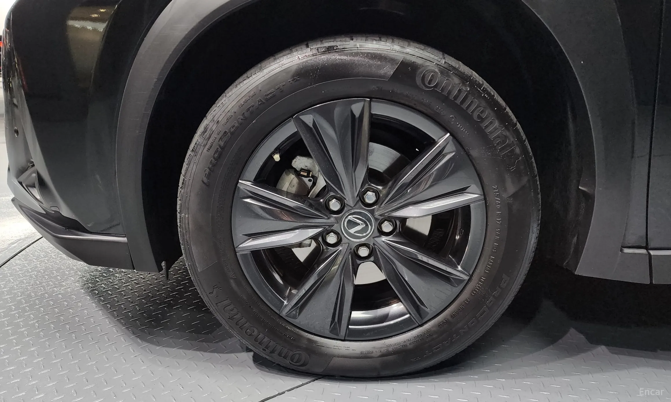 Lexus UX250h превью 5
