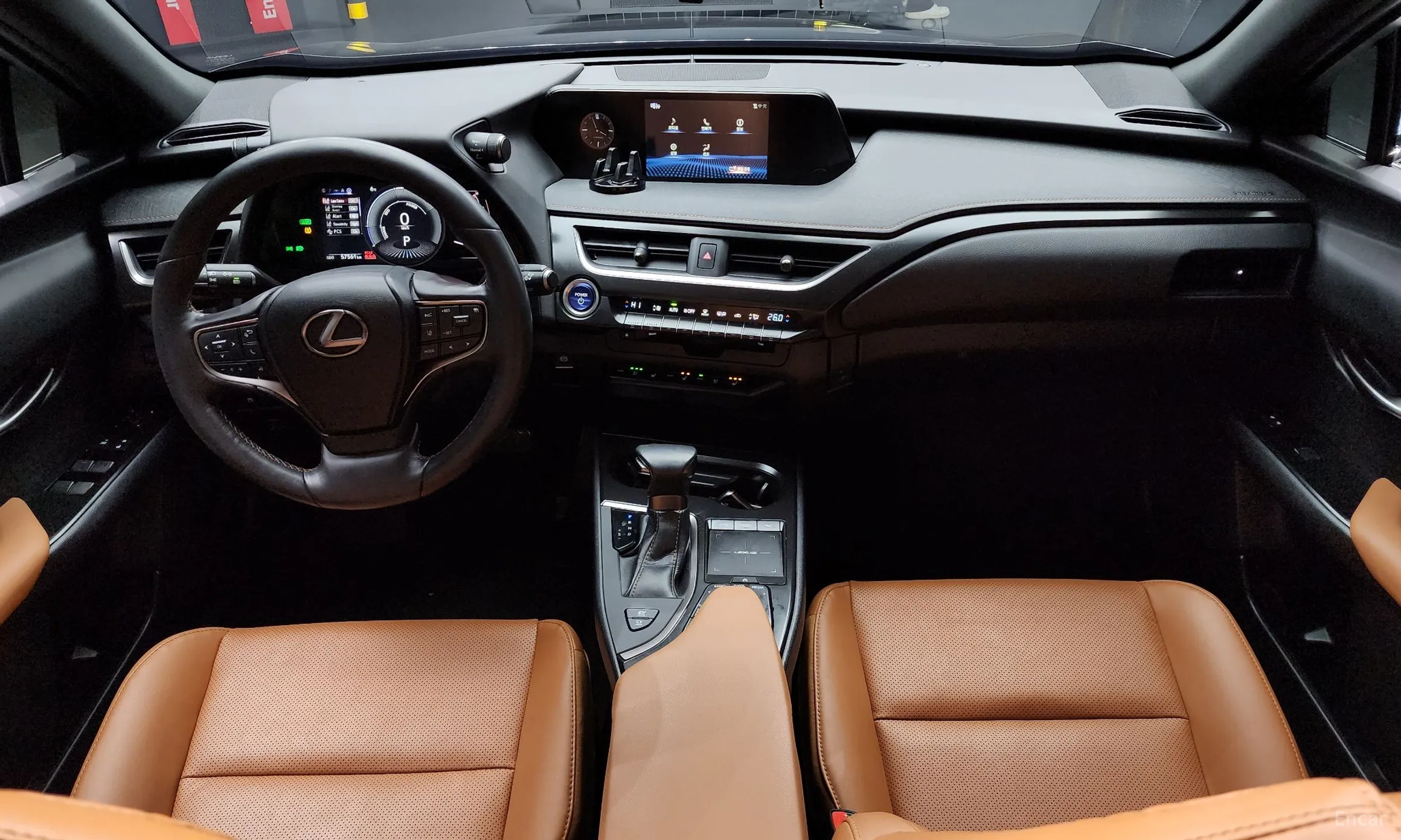 Lexus UX250h превью 7