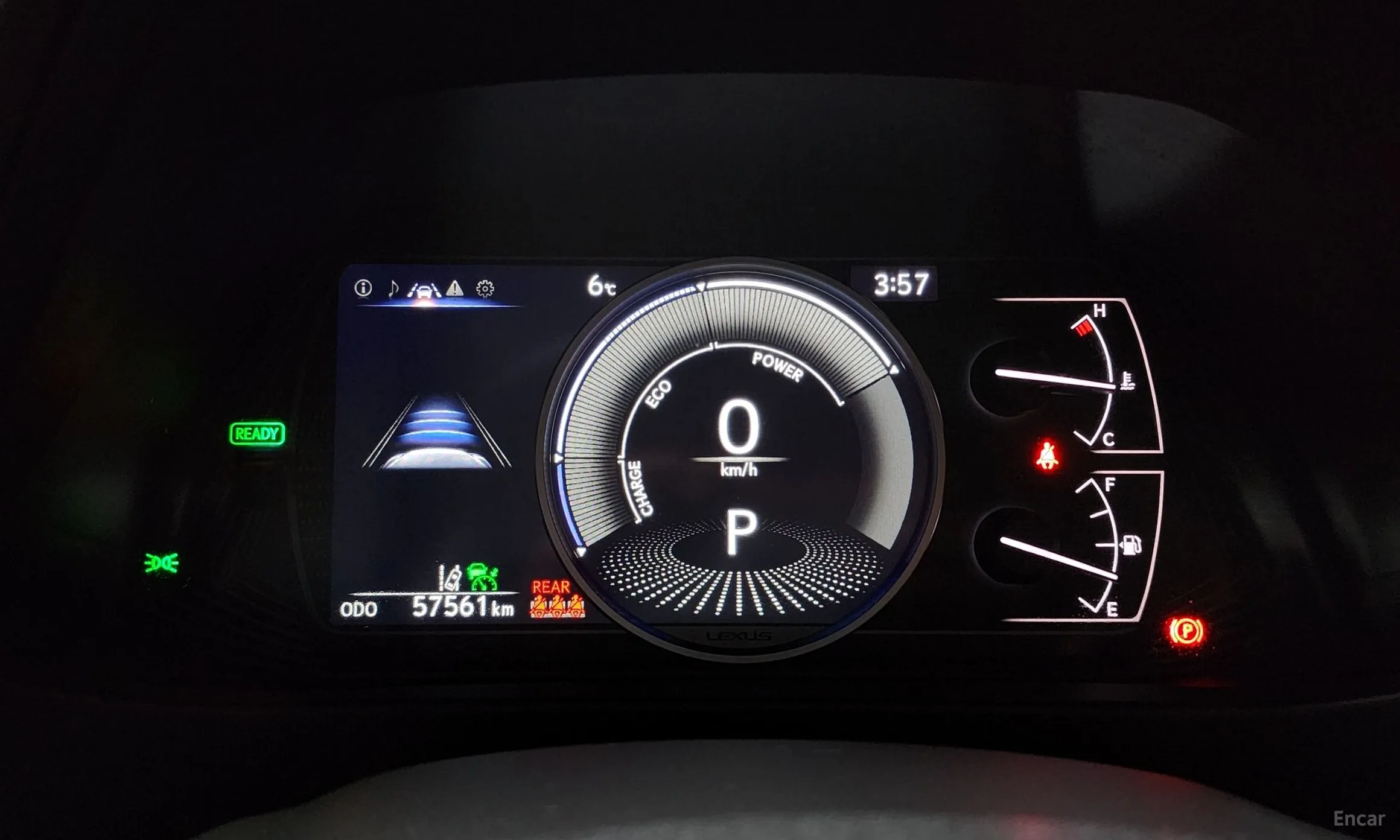 Lexus UX250h превью 8