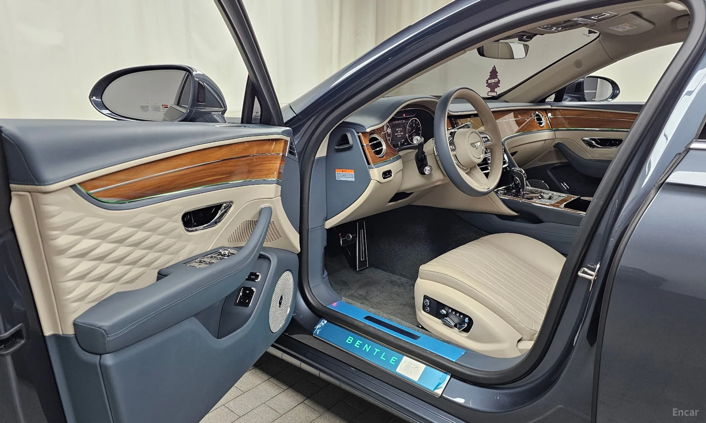 Bentley Flying Spur 3rd Generation превью 10