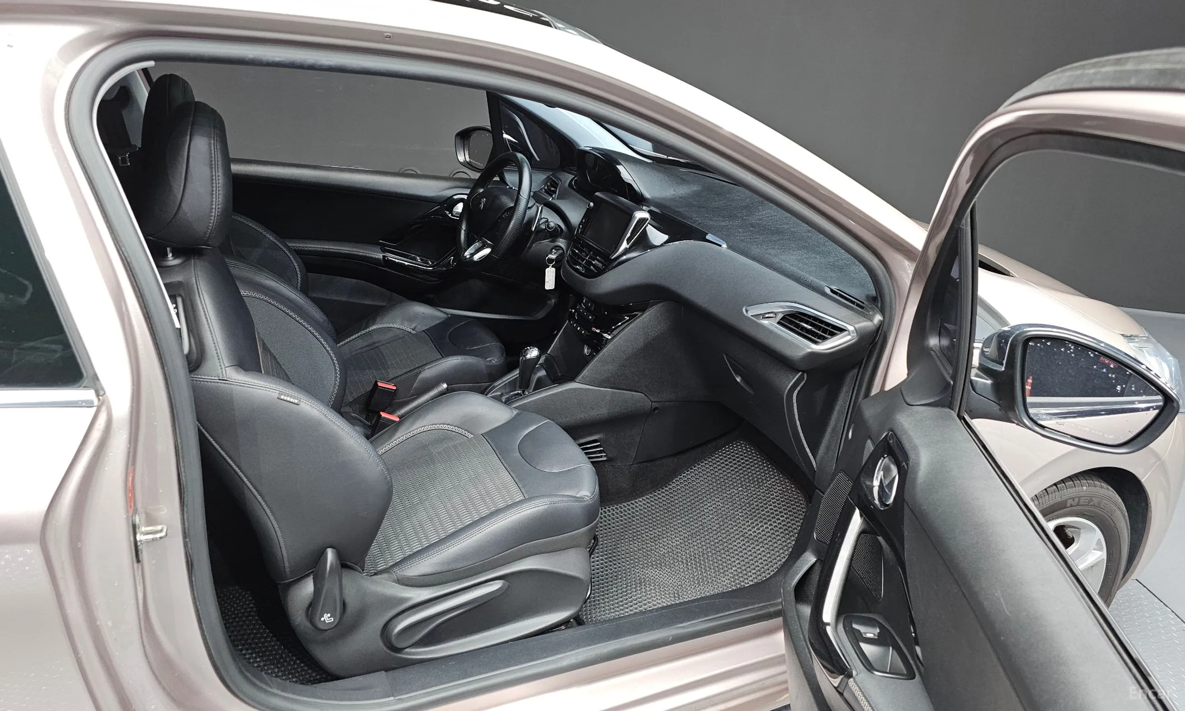 Peugeot 208 превью 11