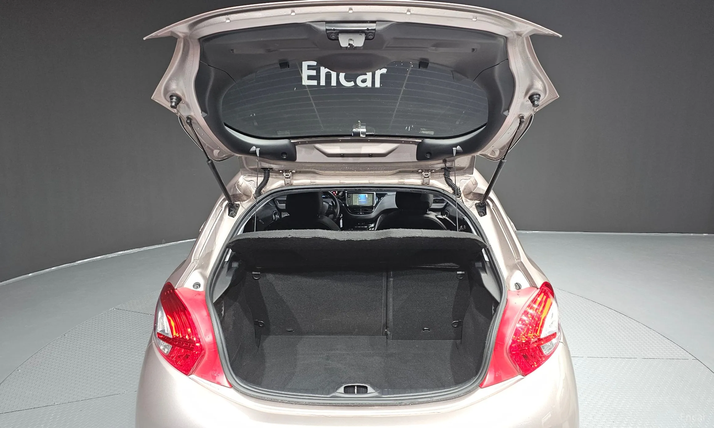 Peugeot 208 превью 20