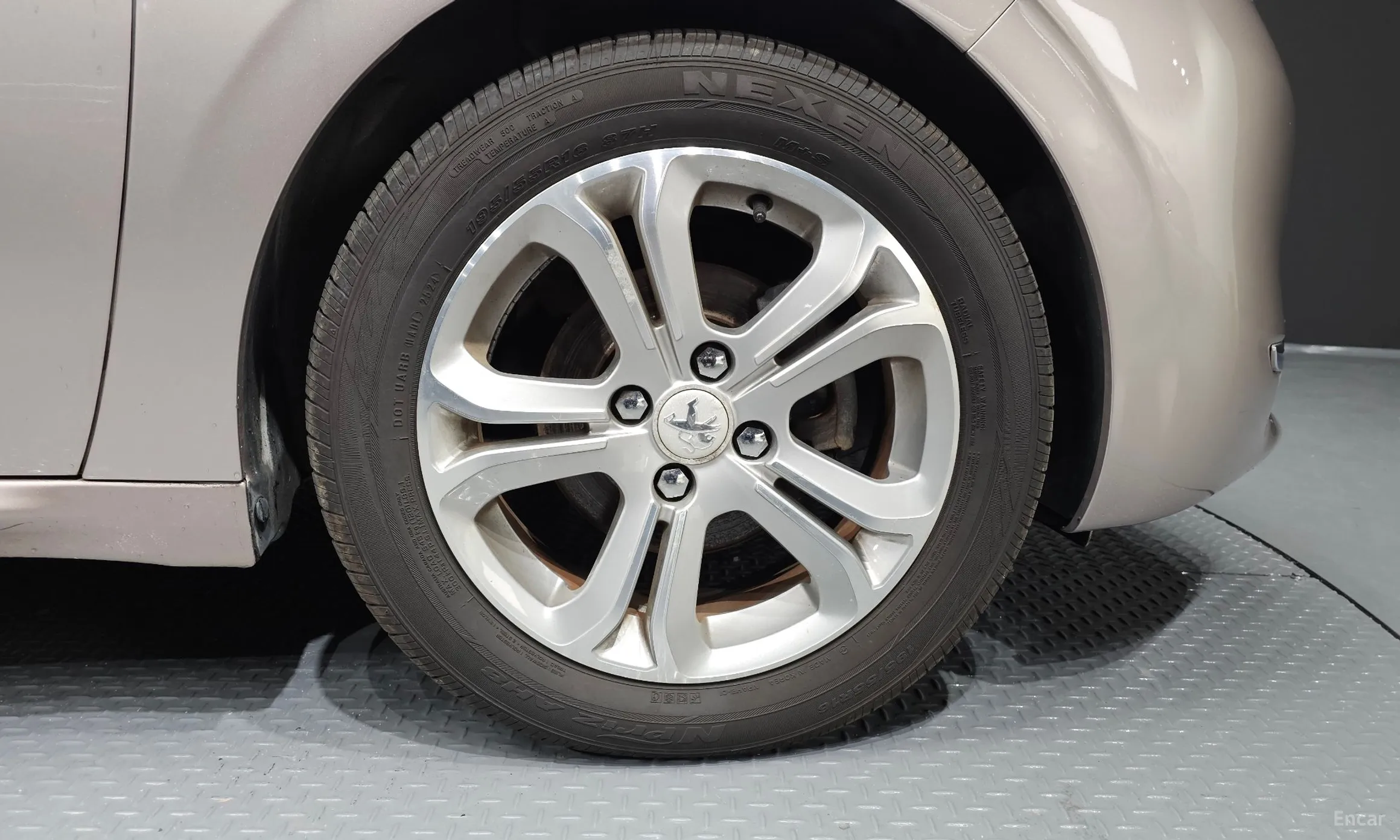 Peugeot 208 превью 5