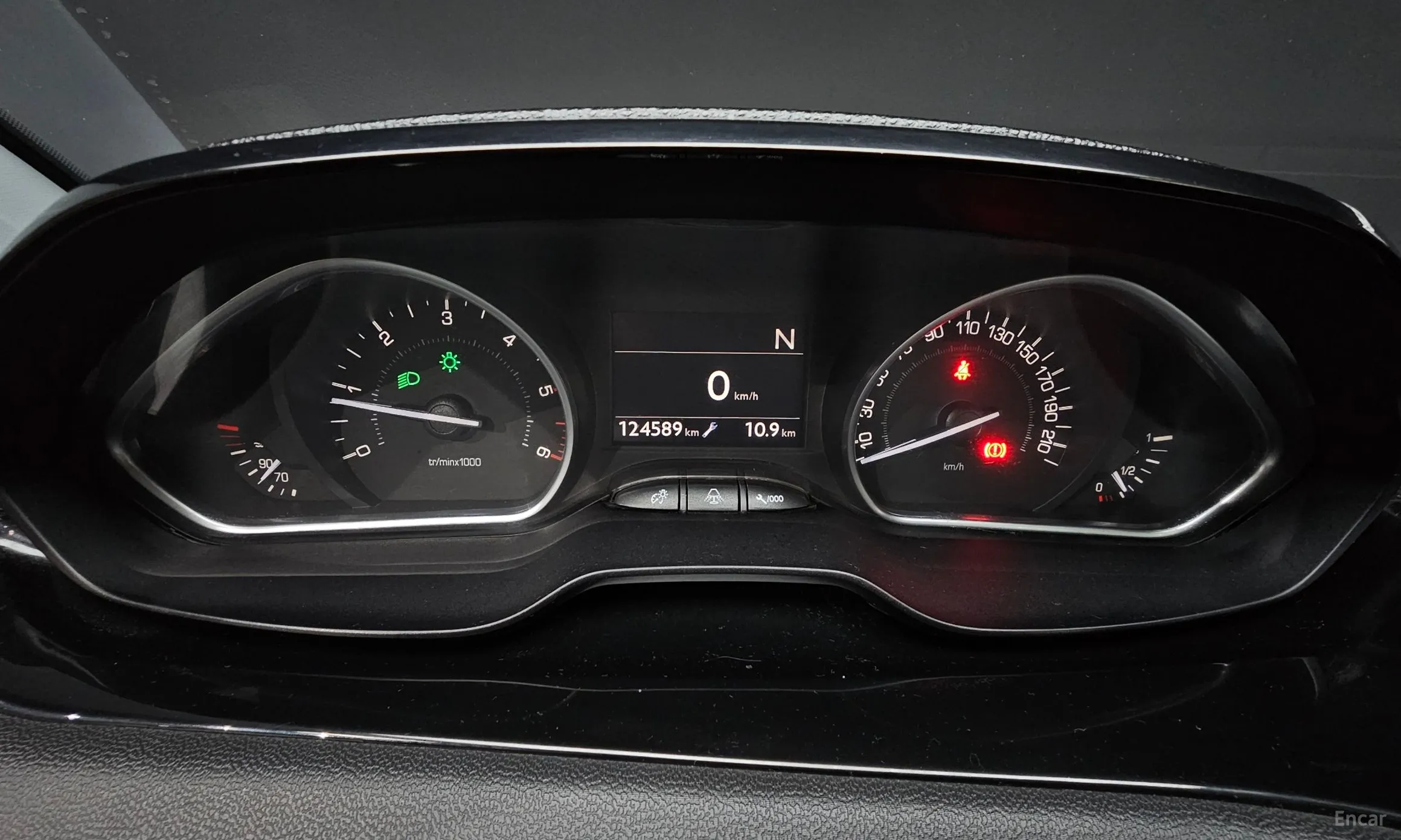 Peugeot 208 превью 8