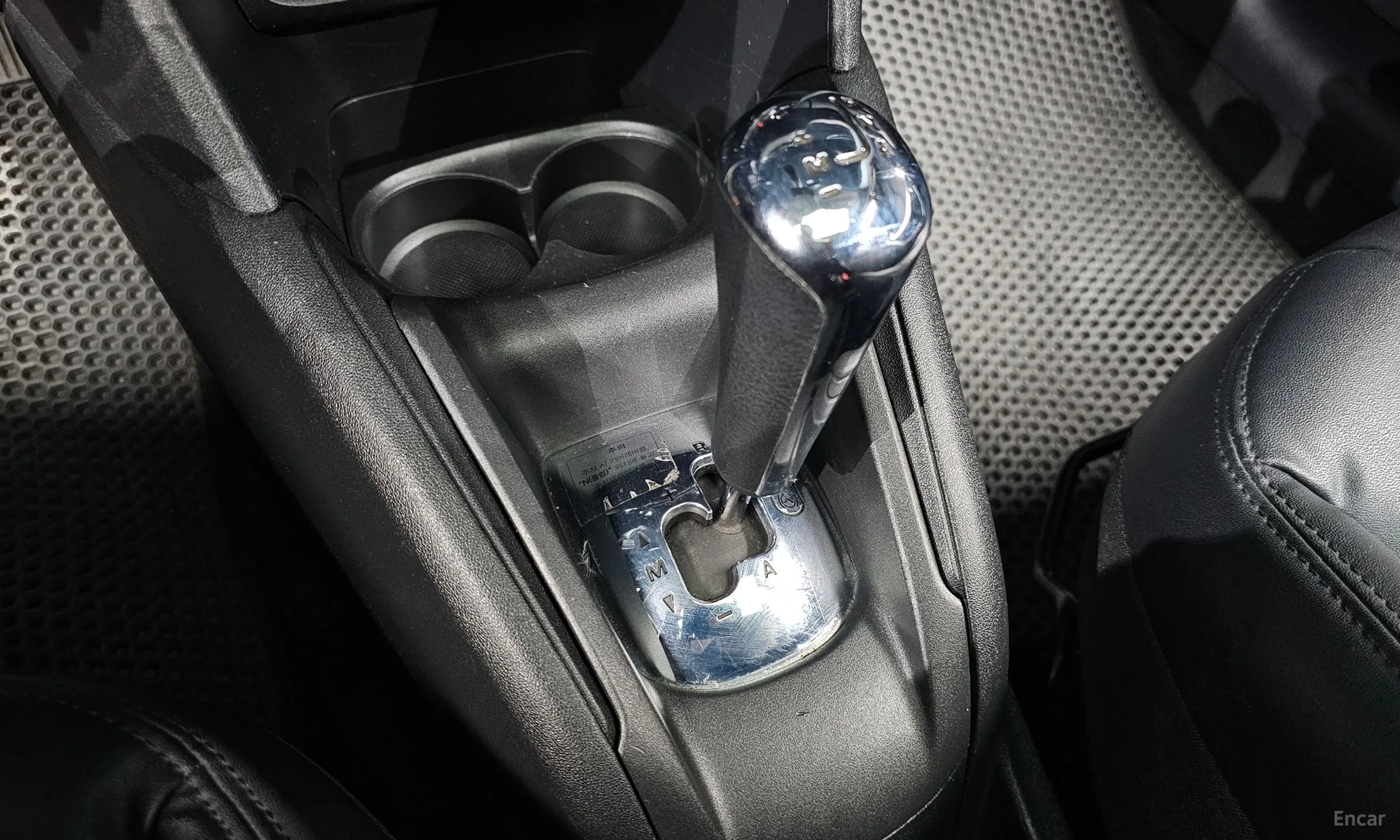 Peugeot 208 превью 9