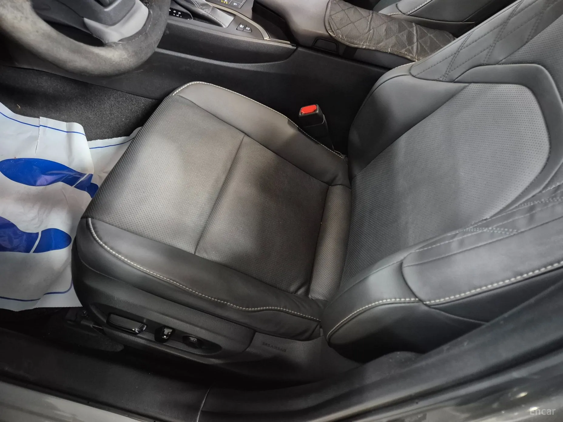 Lexus UX250h превью 10