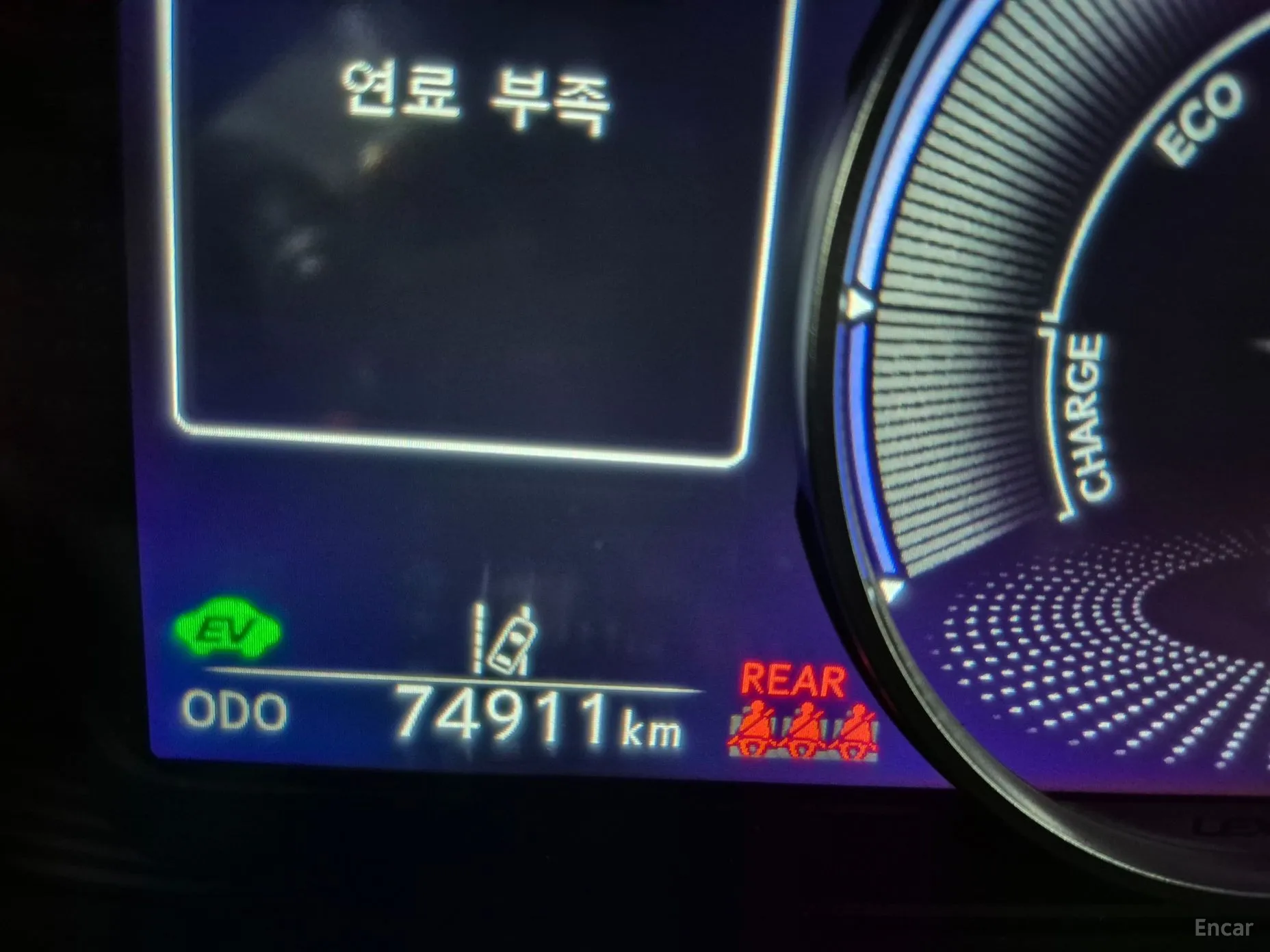 Lexus UX250h превью 14