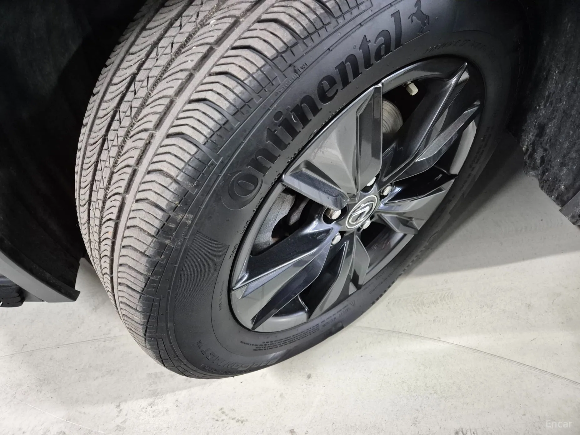 Lexus UX250h превью 5