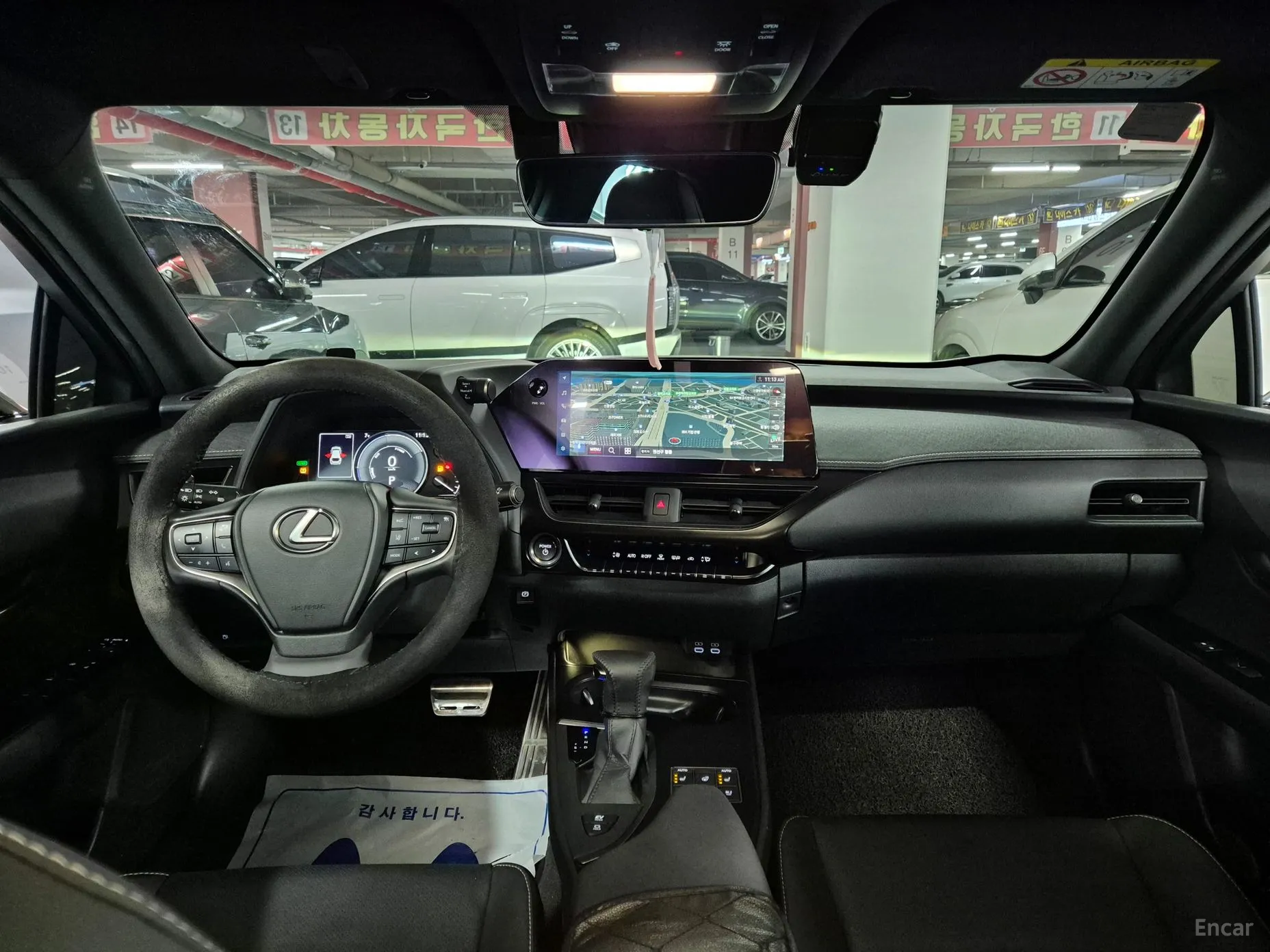 Lexus UX250h превью 7