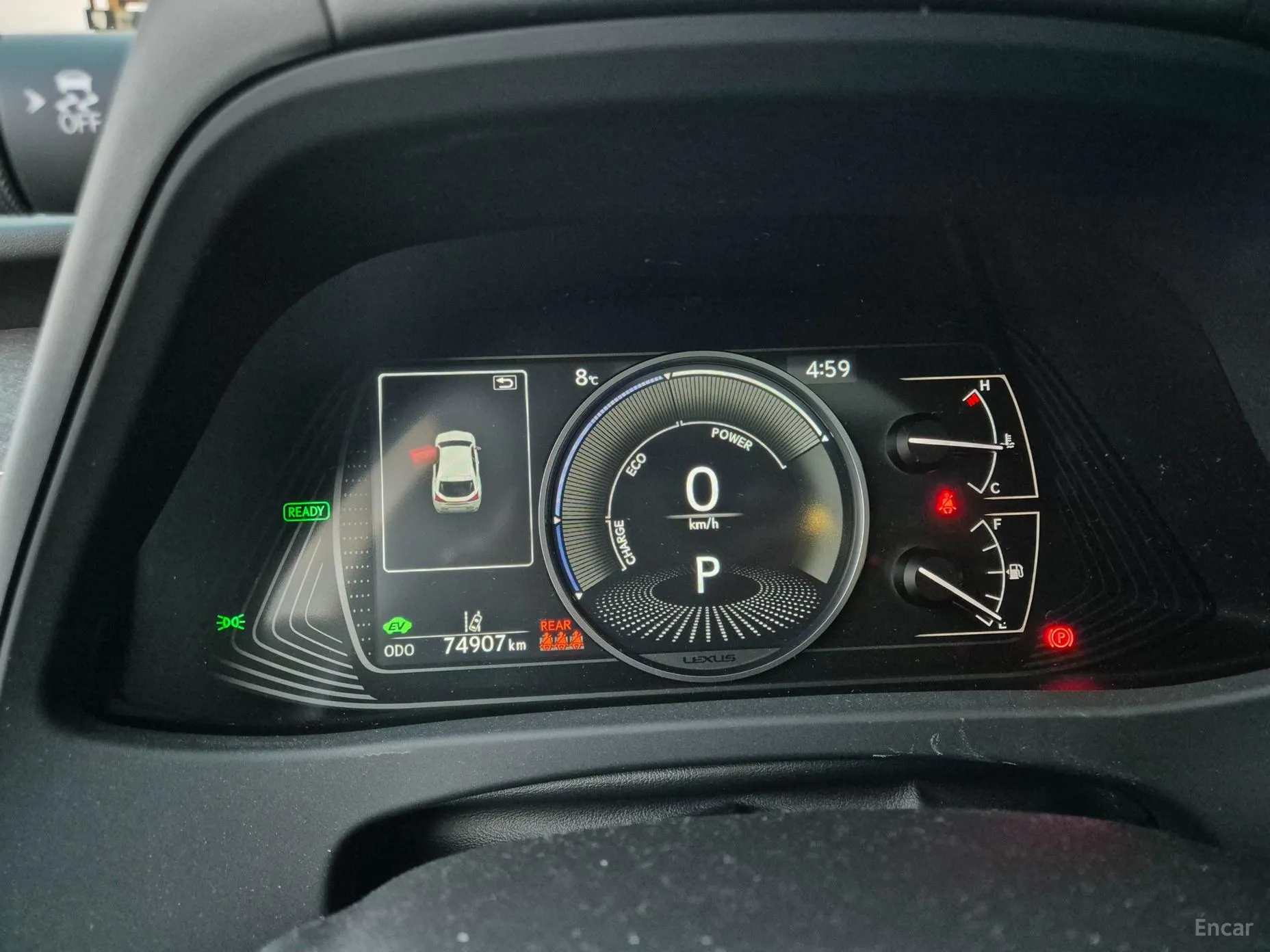 Lexus UX250h превью 8