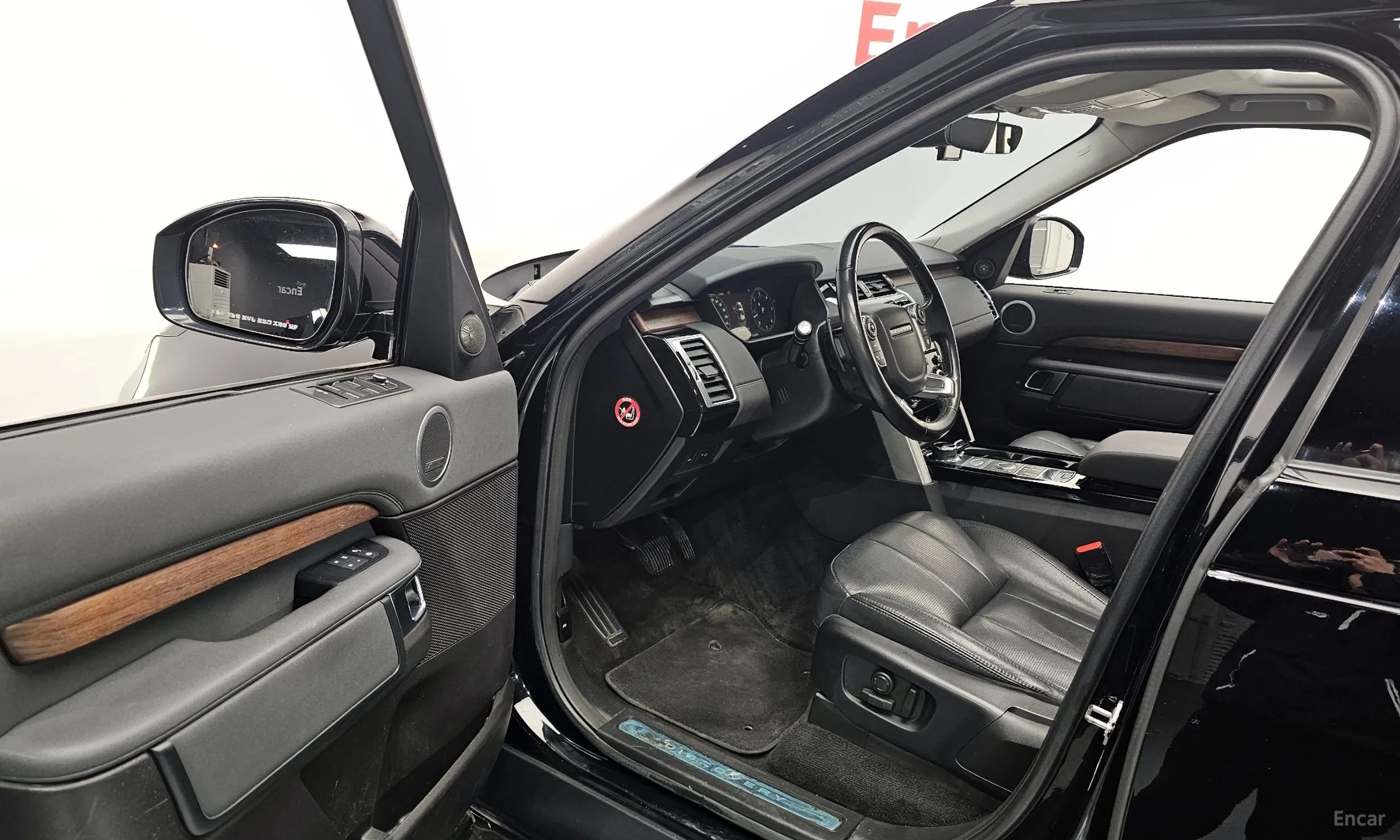 Land Rover Discovery 5 превью 10