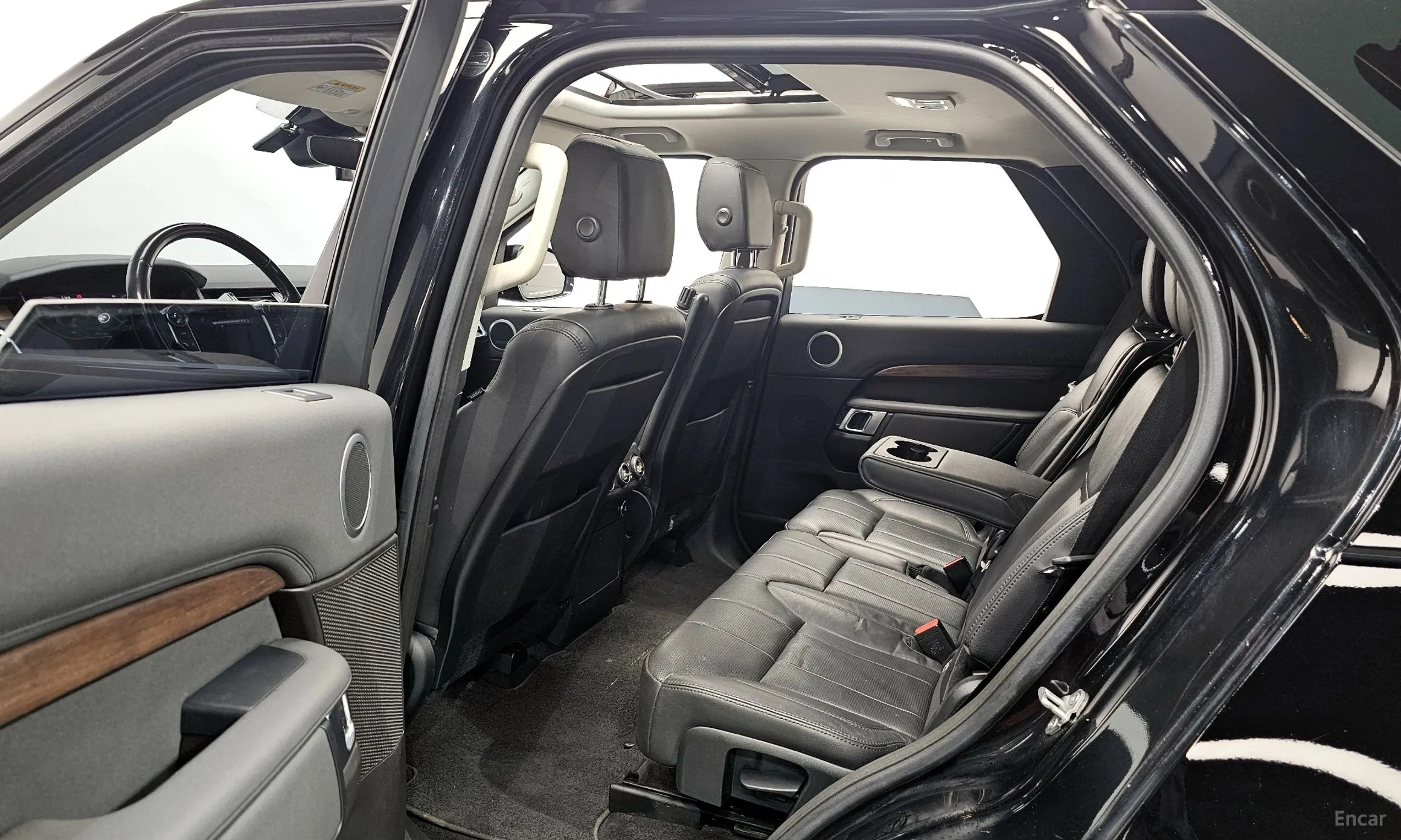 Land Rover Discovery 5 превью 11