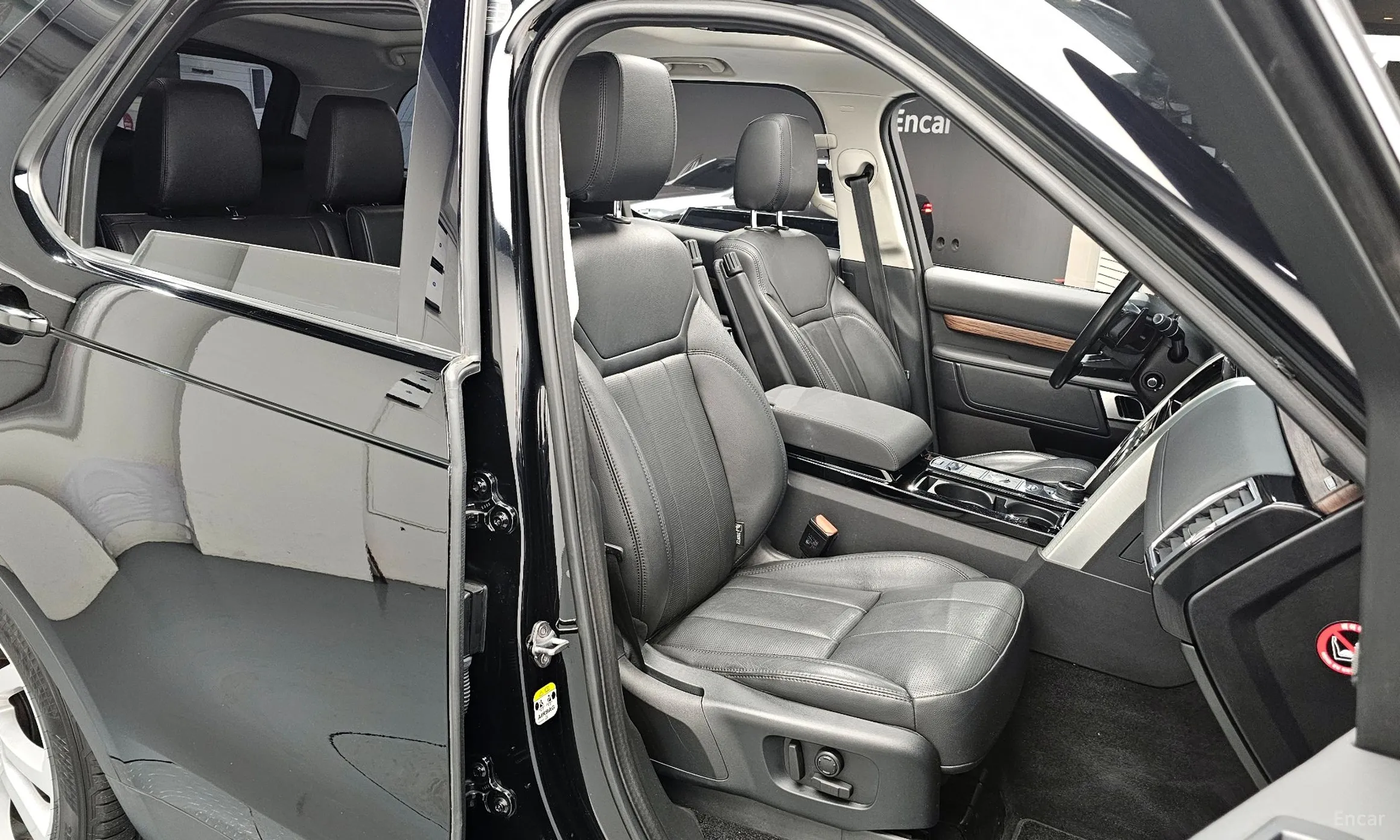 Land Rover Discovery 5 превью 12
