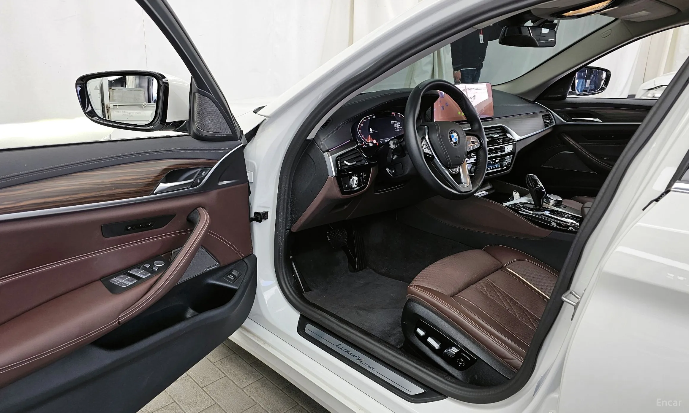 BMW 5 Series (G30) превью 10