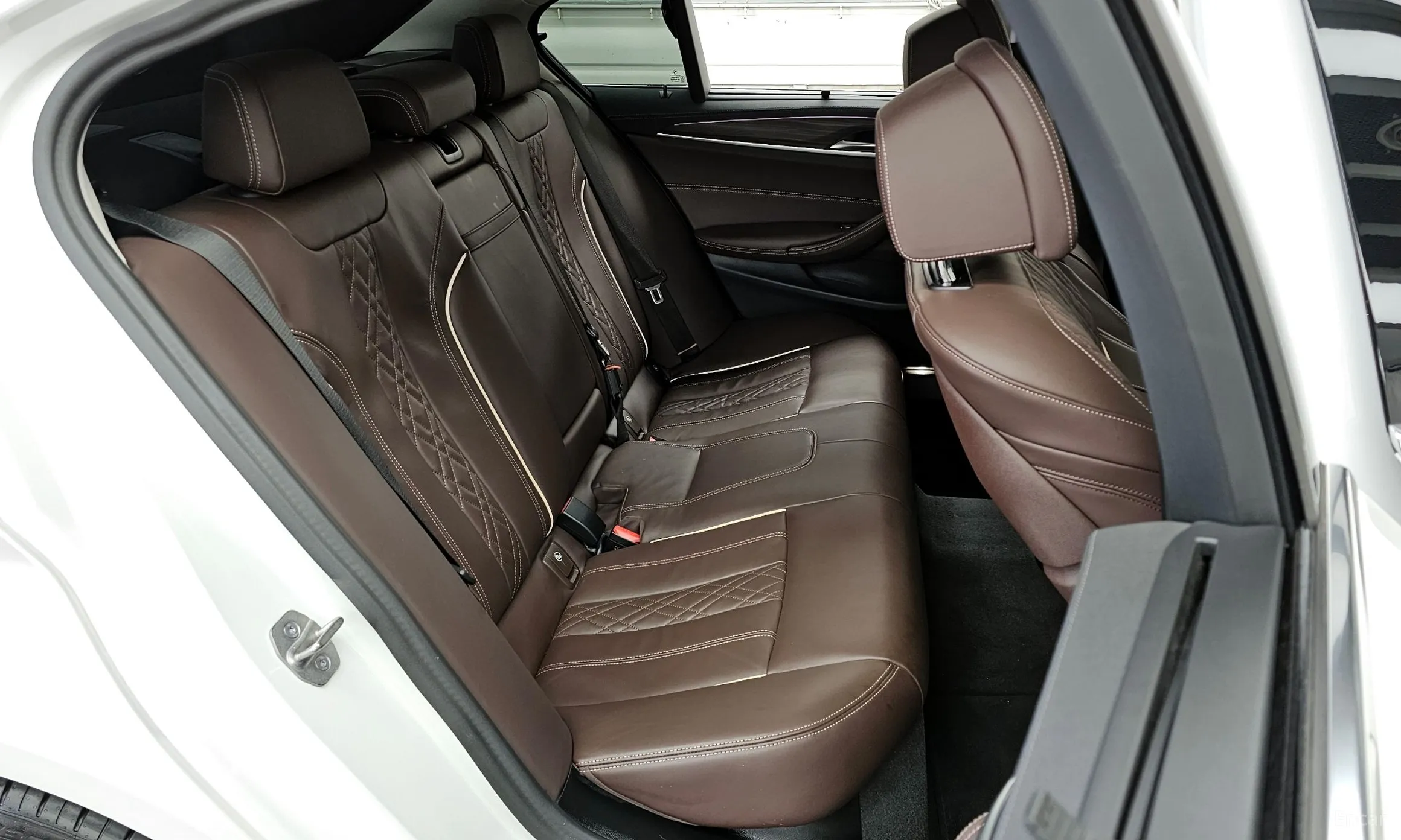BMW 5 Series (G30) превью 12