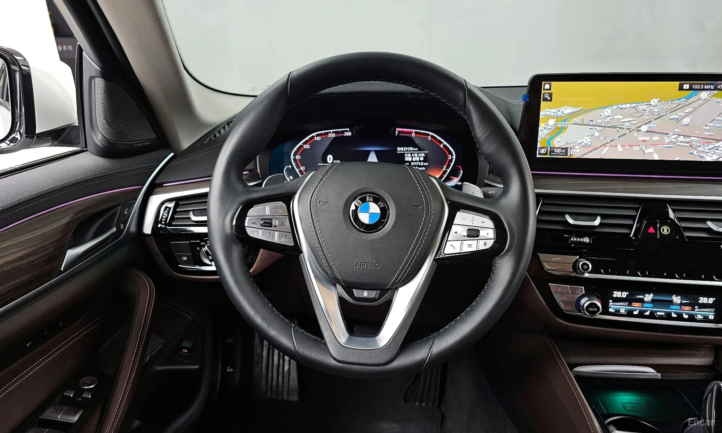 BMW 5 Series (G30) превью 13