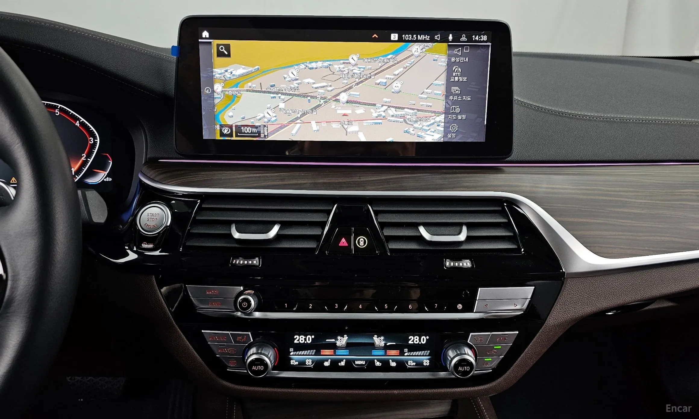 BMW 5 Series (G30) превью 14
