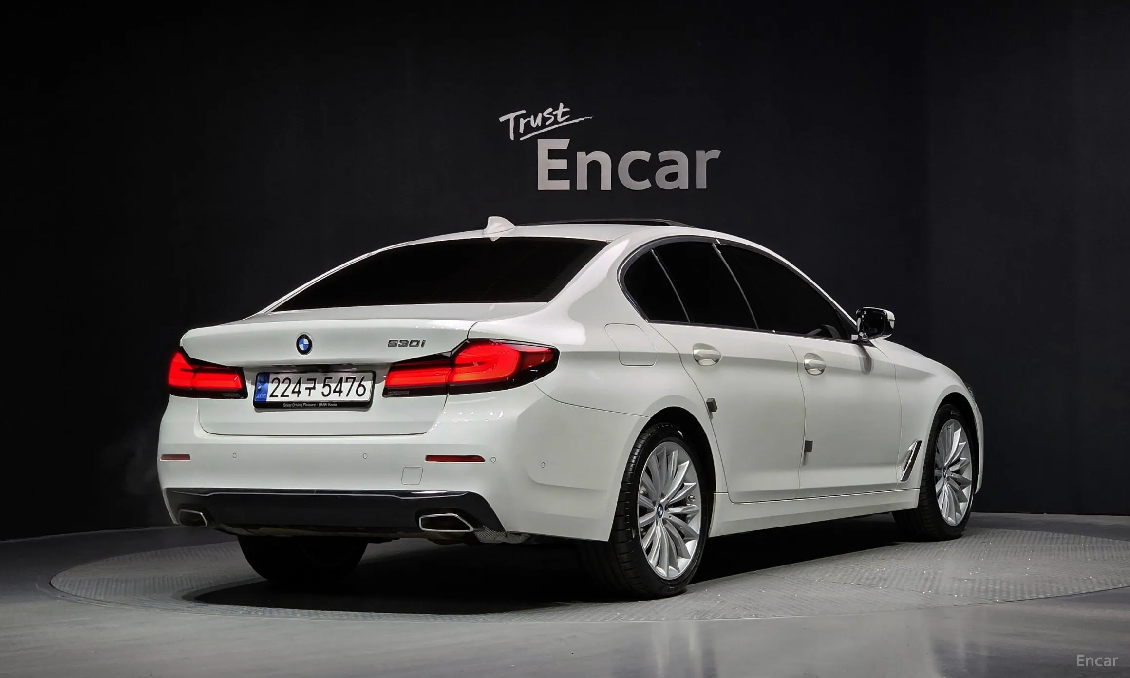 BMW 5 Series (G30) превью 2