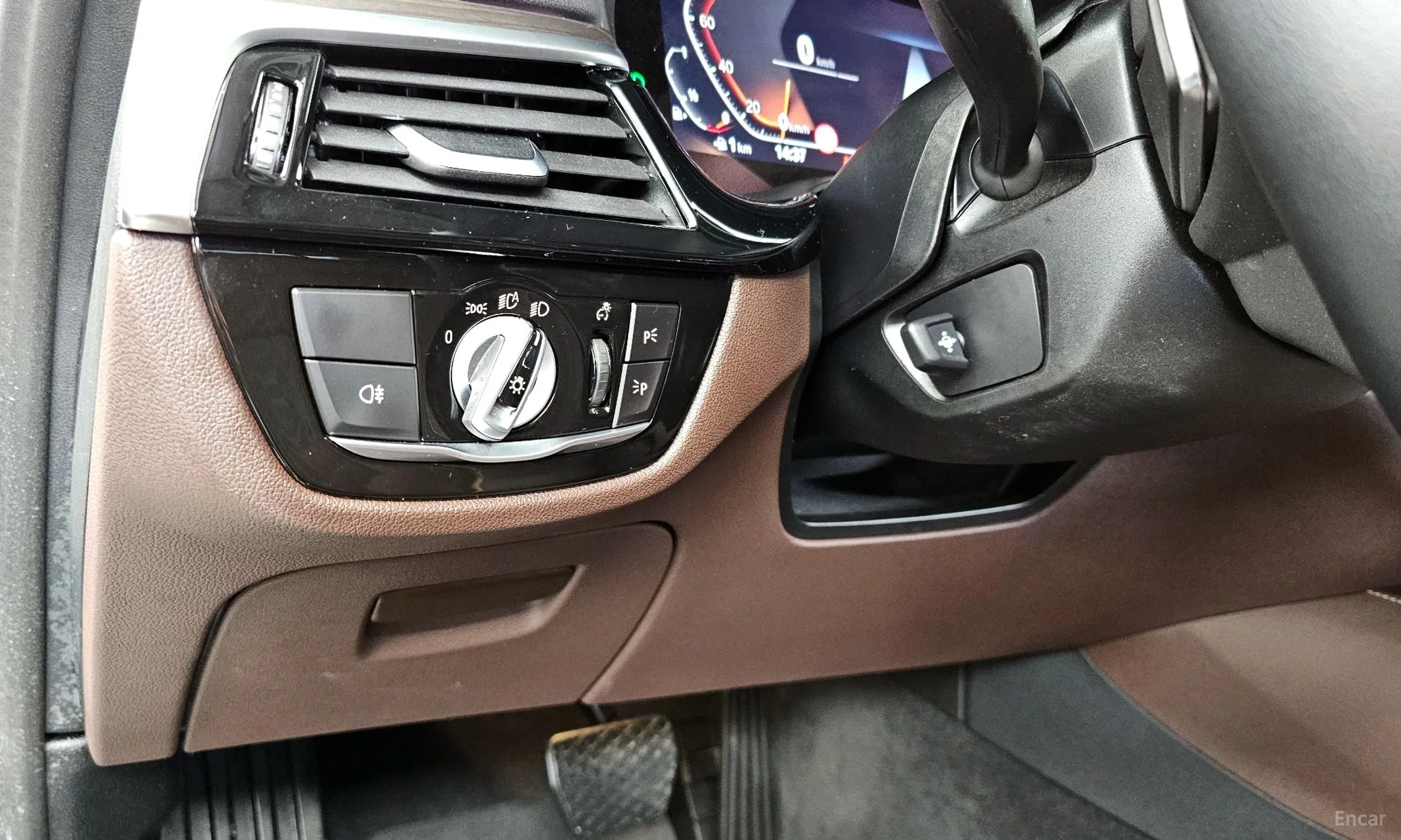 BMW 5 Series (G30) превью 16