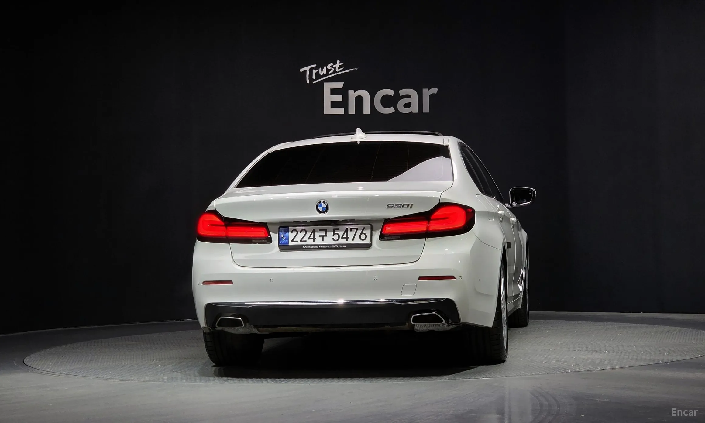 BMW 5 Series (G30) превью 4