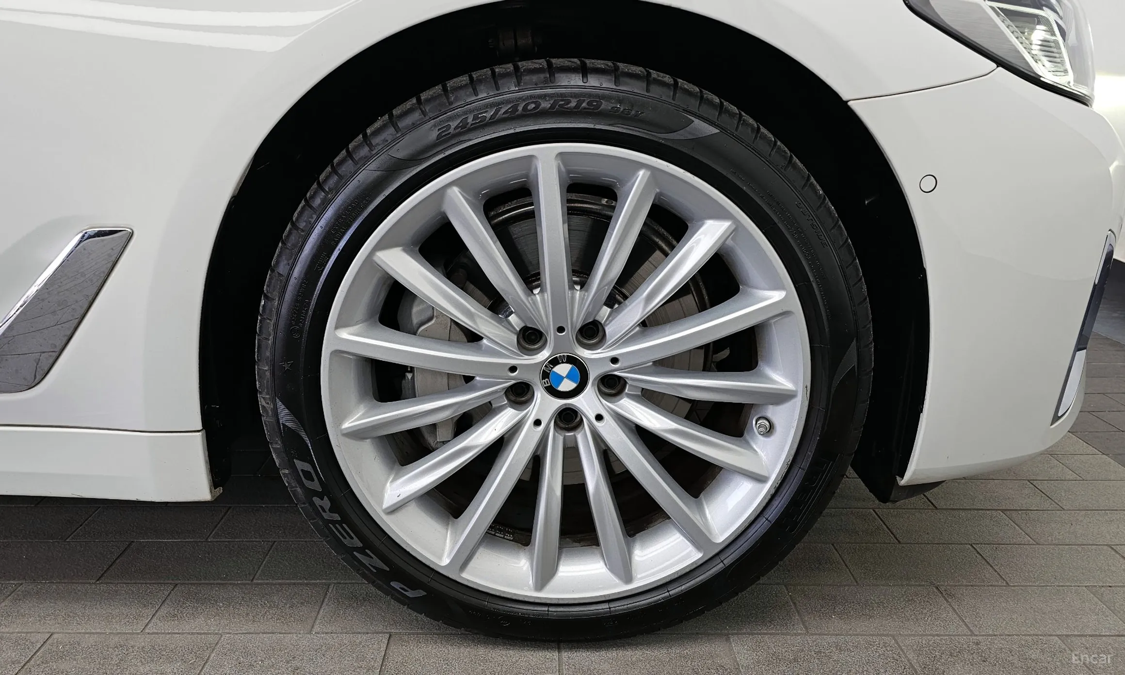 BMW 5 Series (G30) превью 5