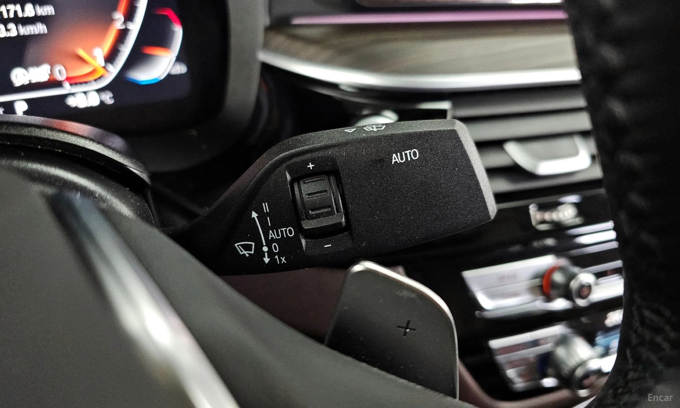 BMW 5 Series (G30) превью 9