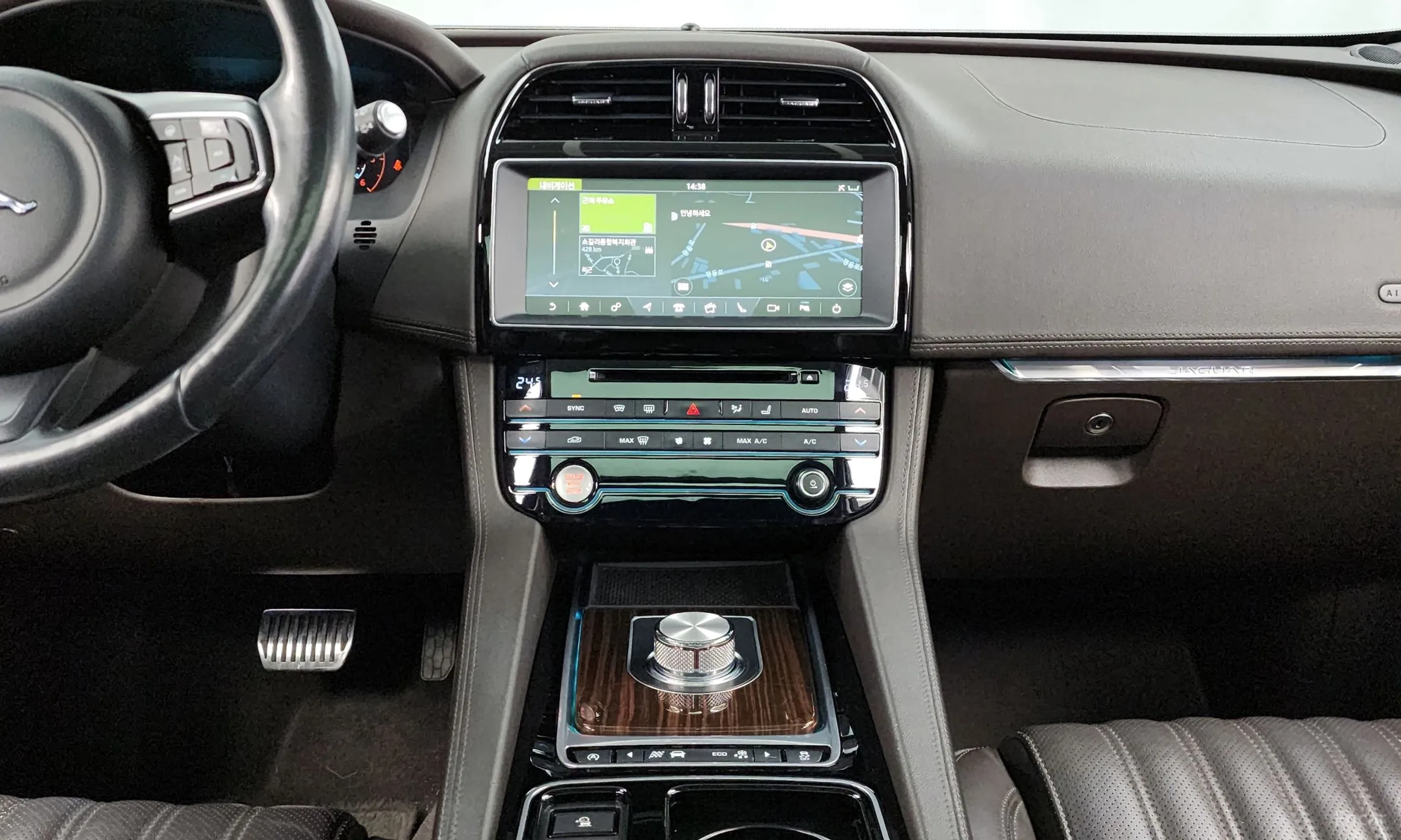 Jaguar F-PACE превью 14
