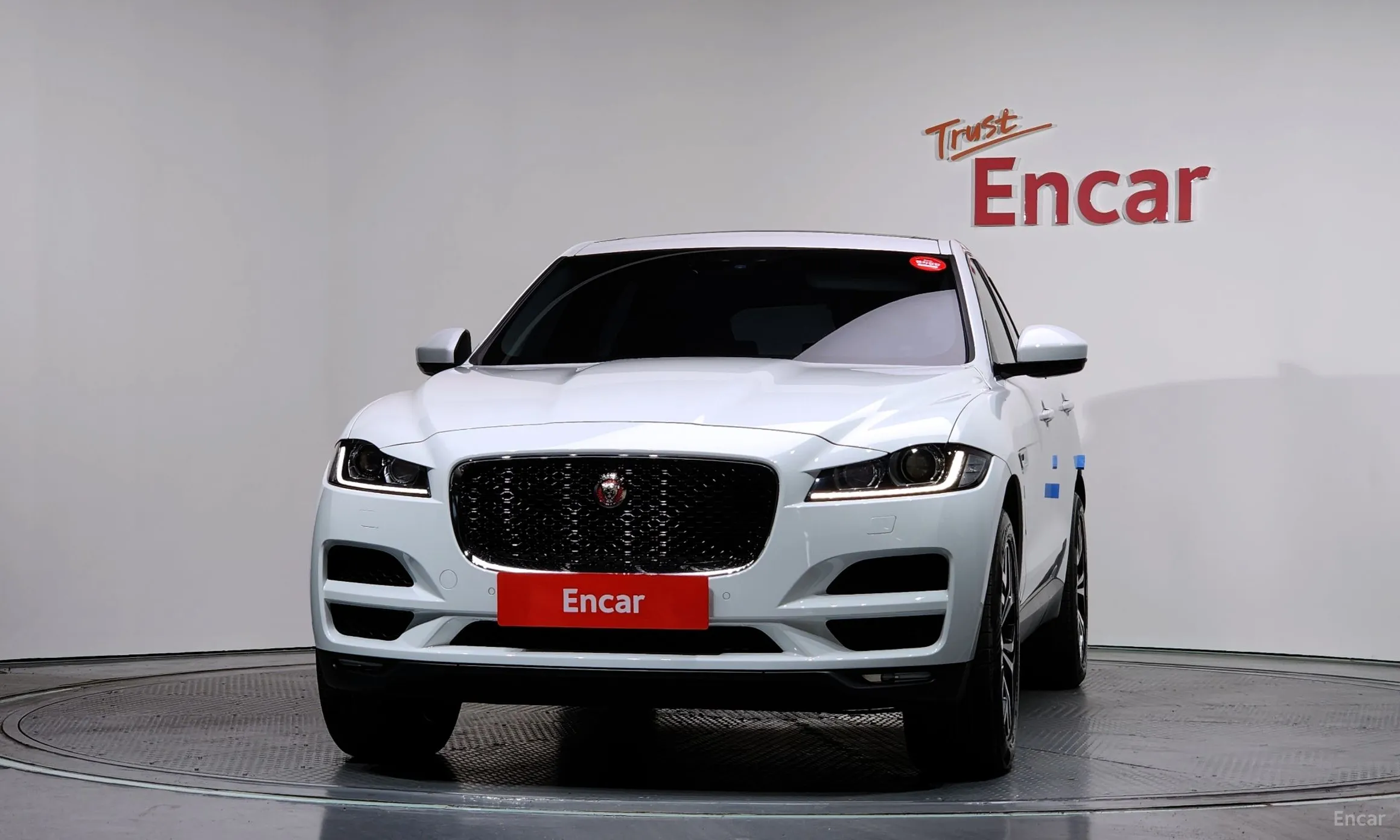 Jaguar F-PACE превью 3