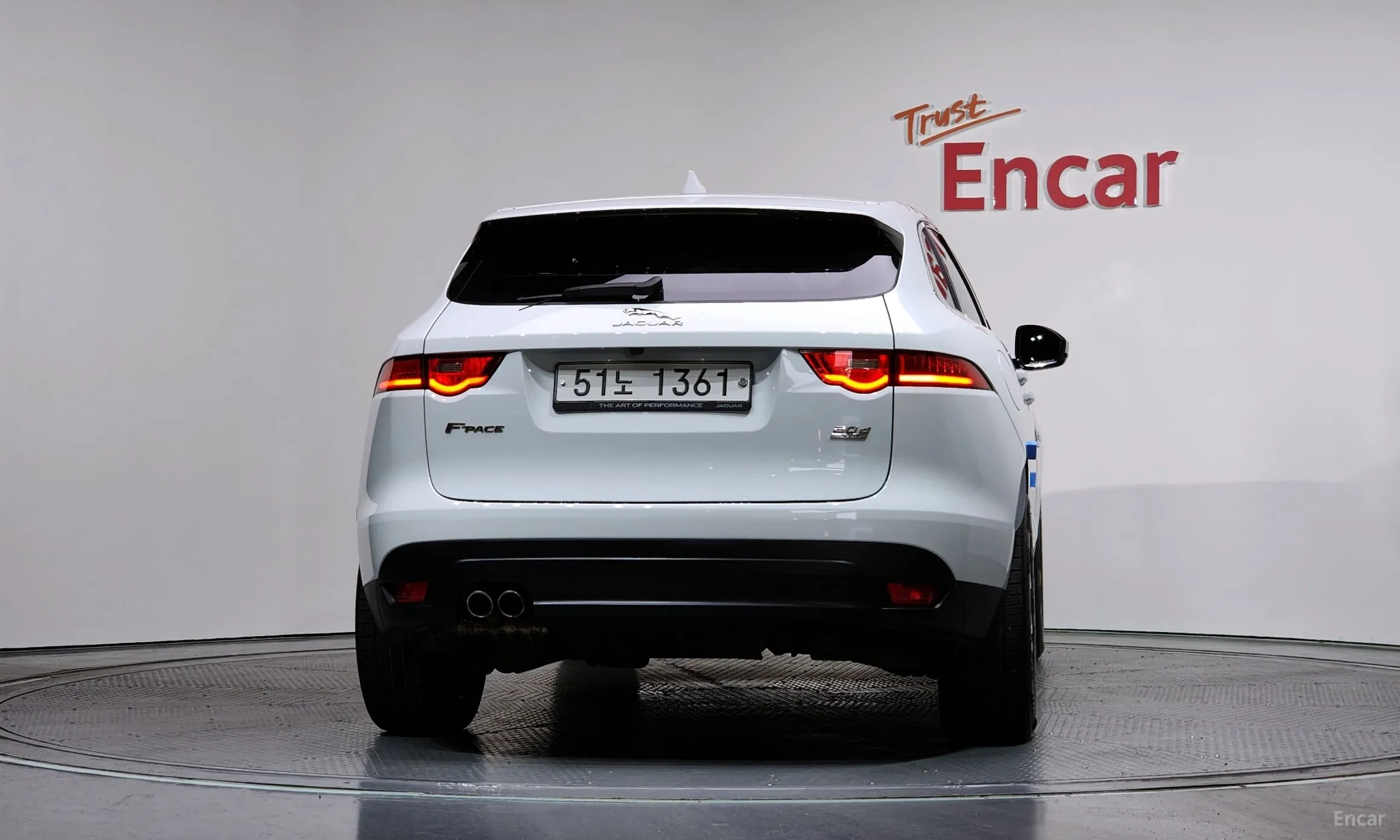 Jaguar F-PACE превью 4