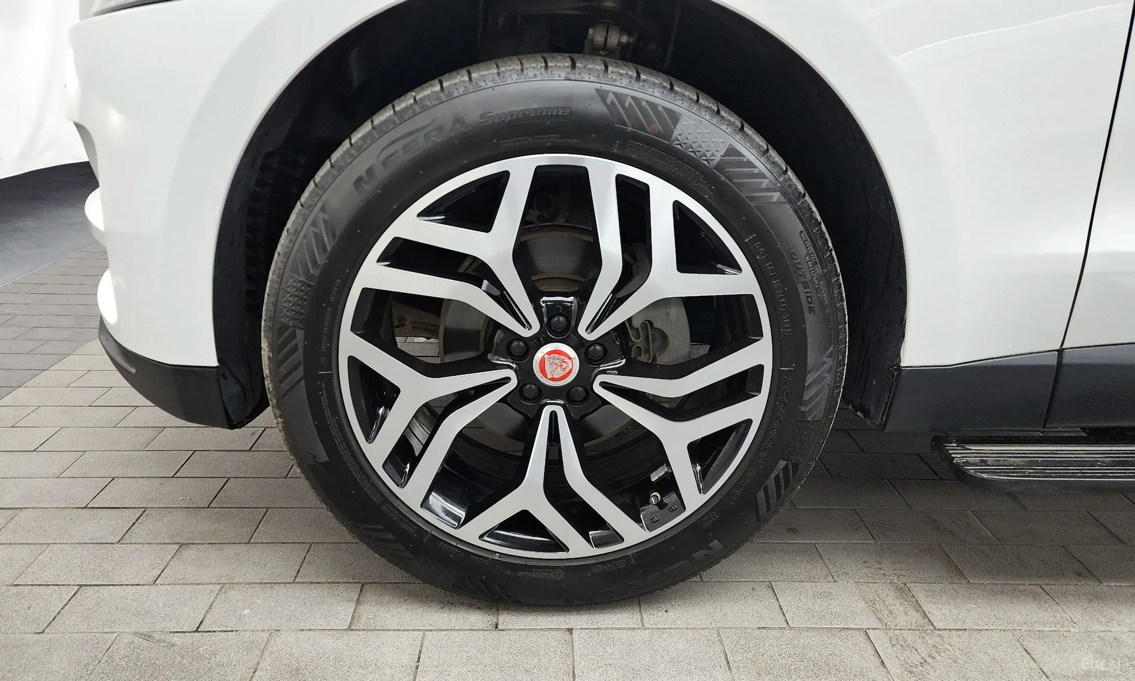 Jaguar F-PACE превью 5