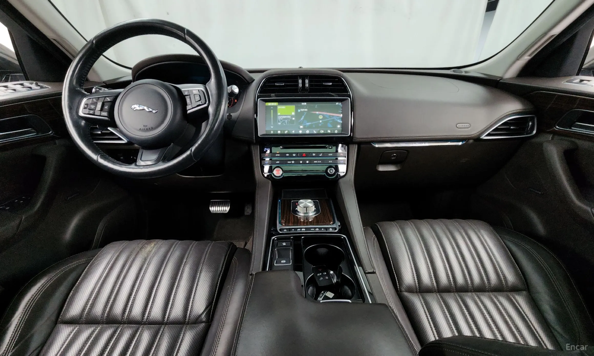 Jaguar F-PACE превью 7
