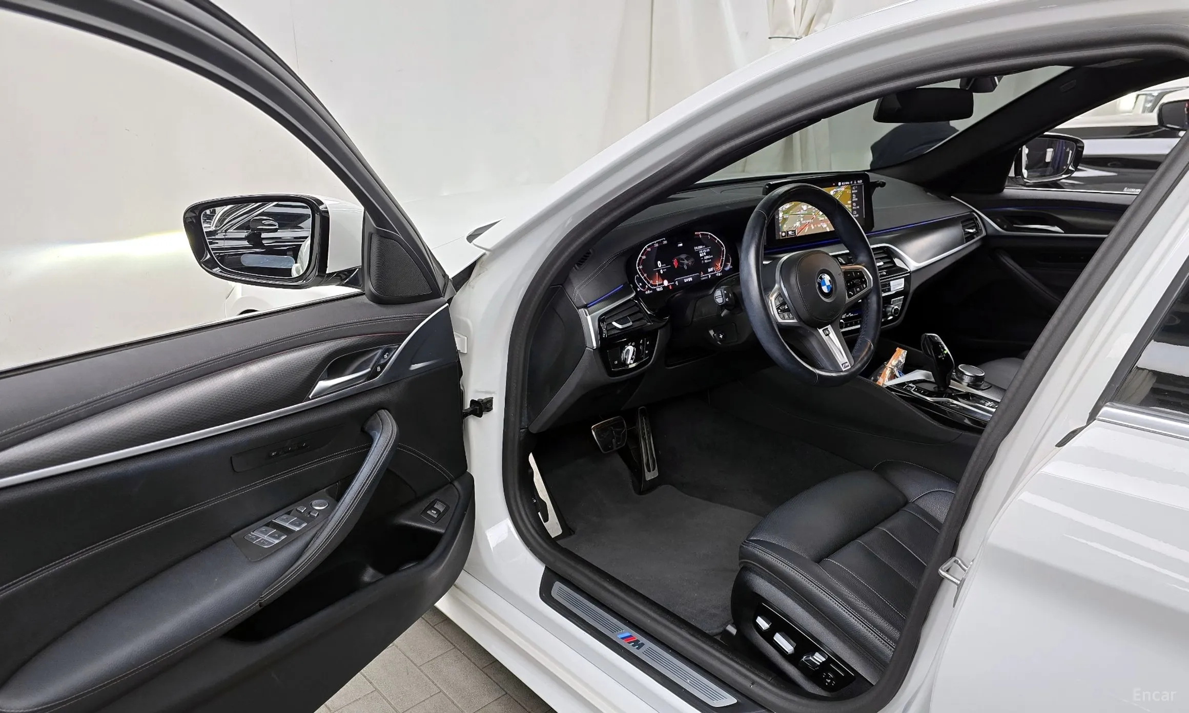 BMW 5 Series (G30) превью 10
