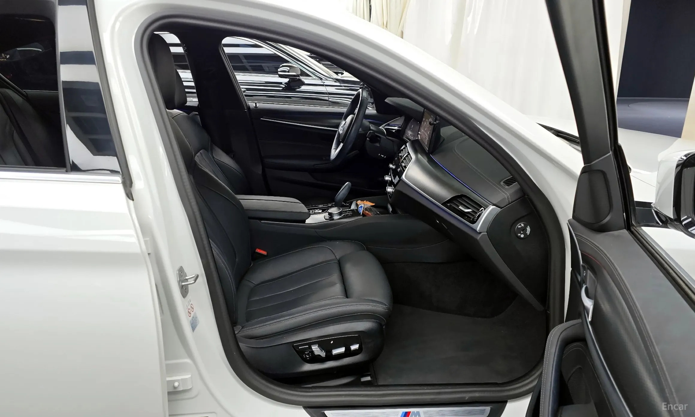BMW 5 Series (G30) превью 11