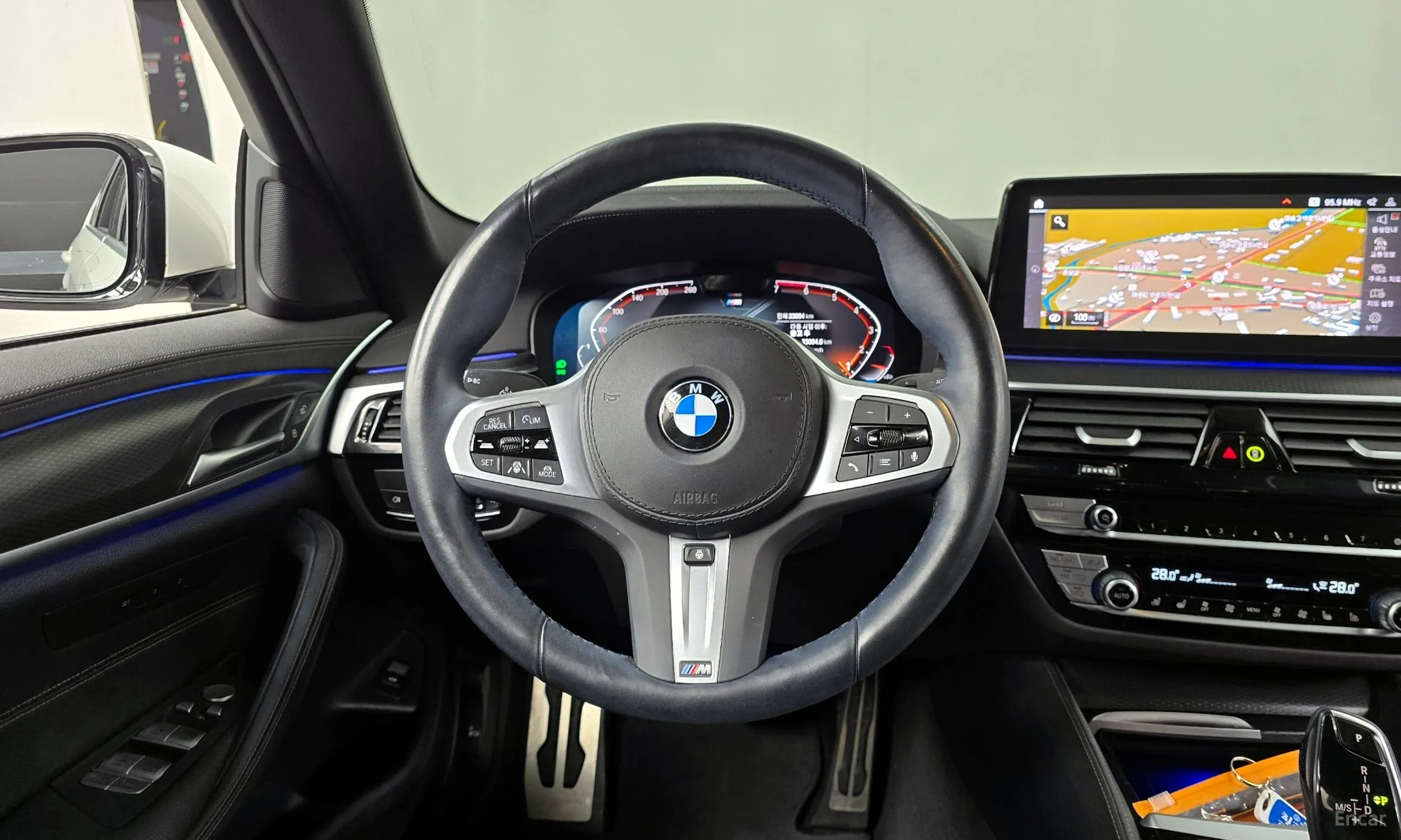 BMW 5 Series (G30) превью 13
