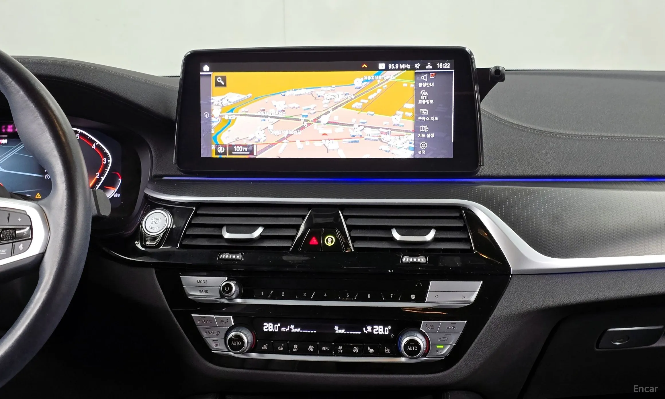 BMW 5 Series (G30) превью 14