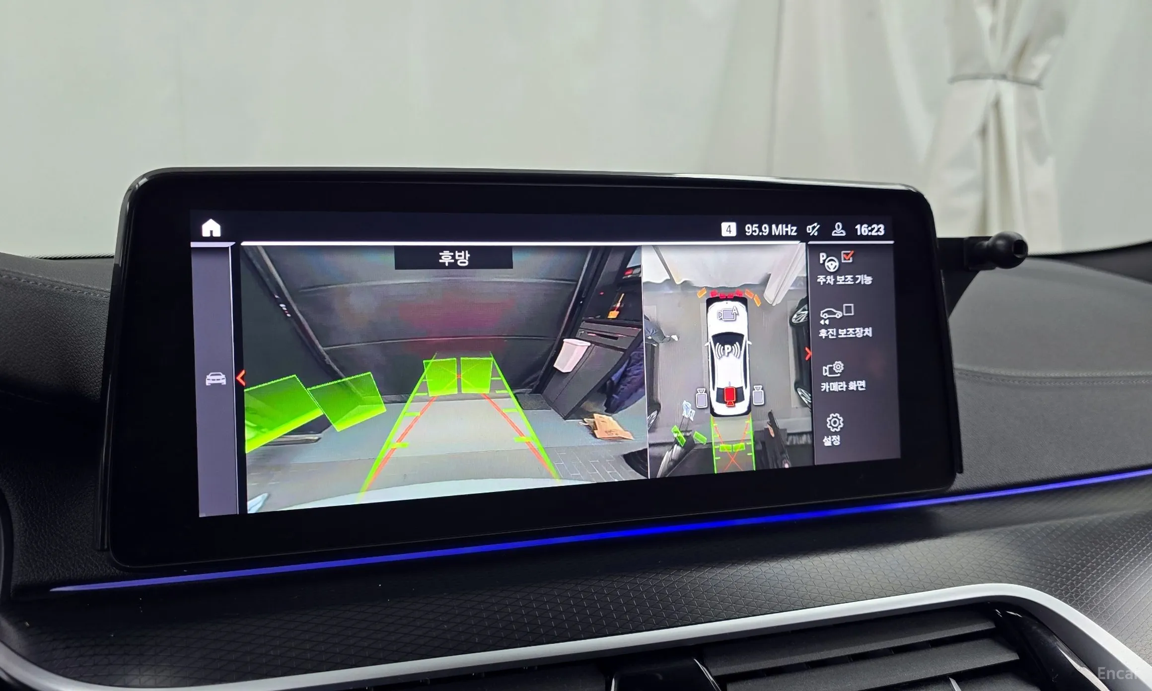 BMW 5 Series (G30) превью 15