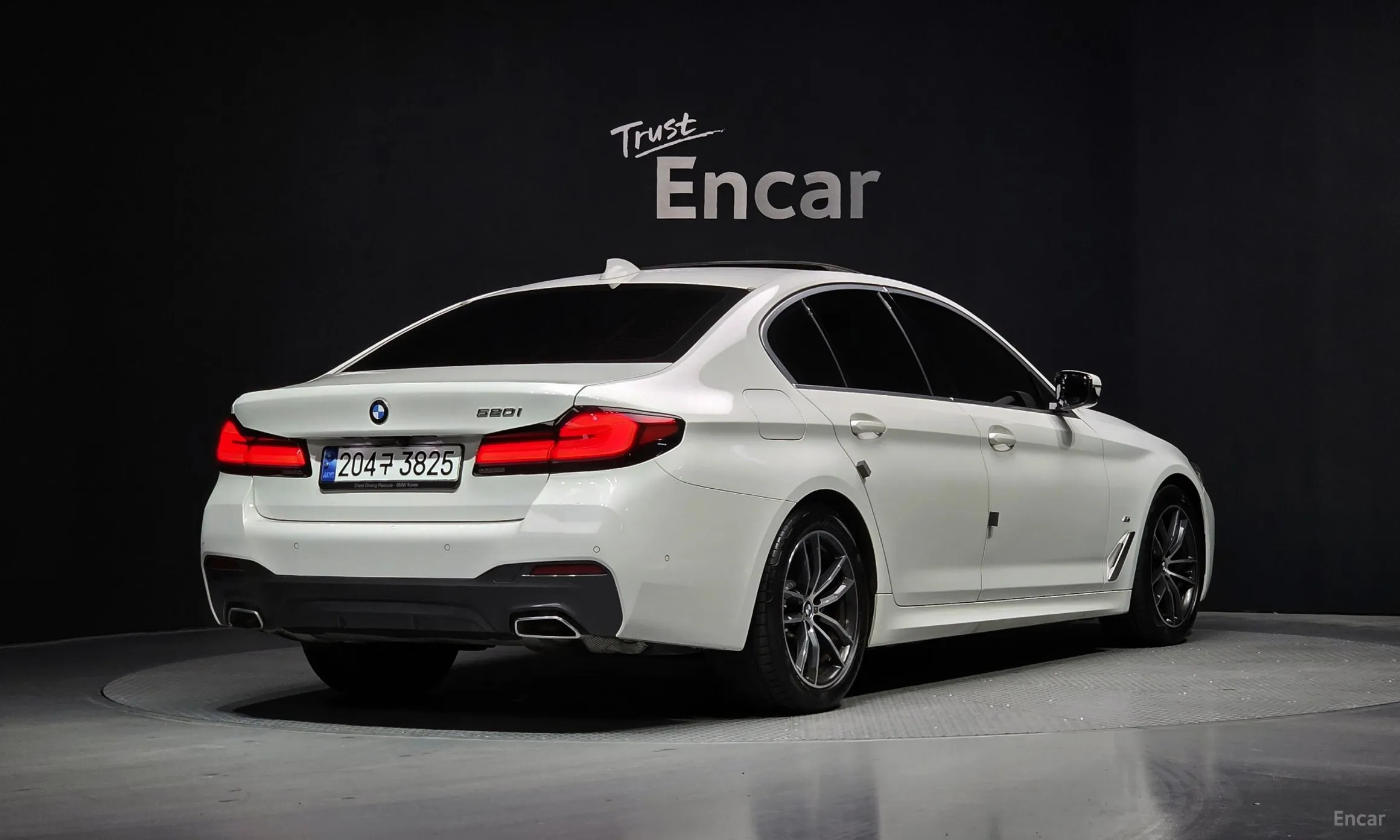 BMW 5 Series (G30) превью 2
