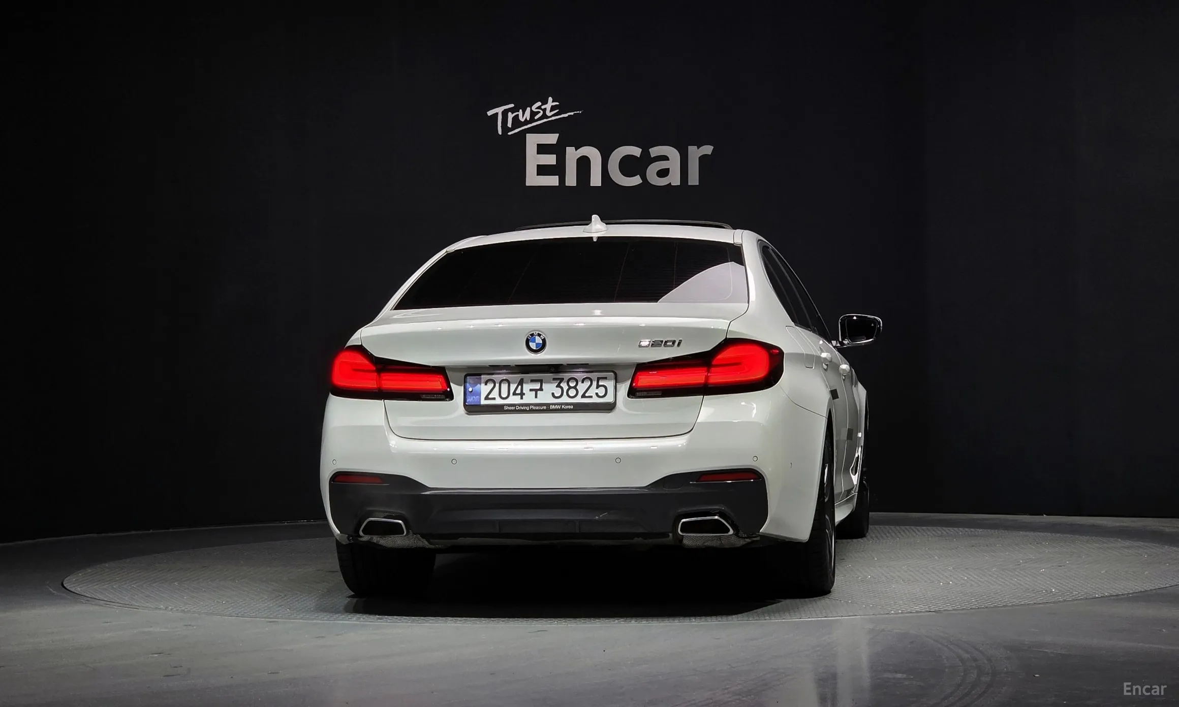 BMW 5 Series (G30) превью 4