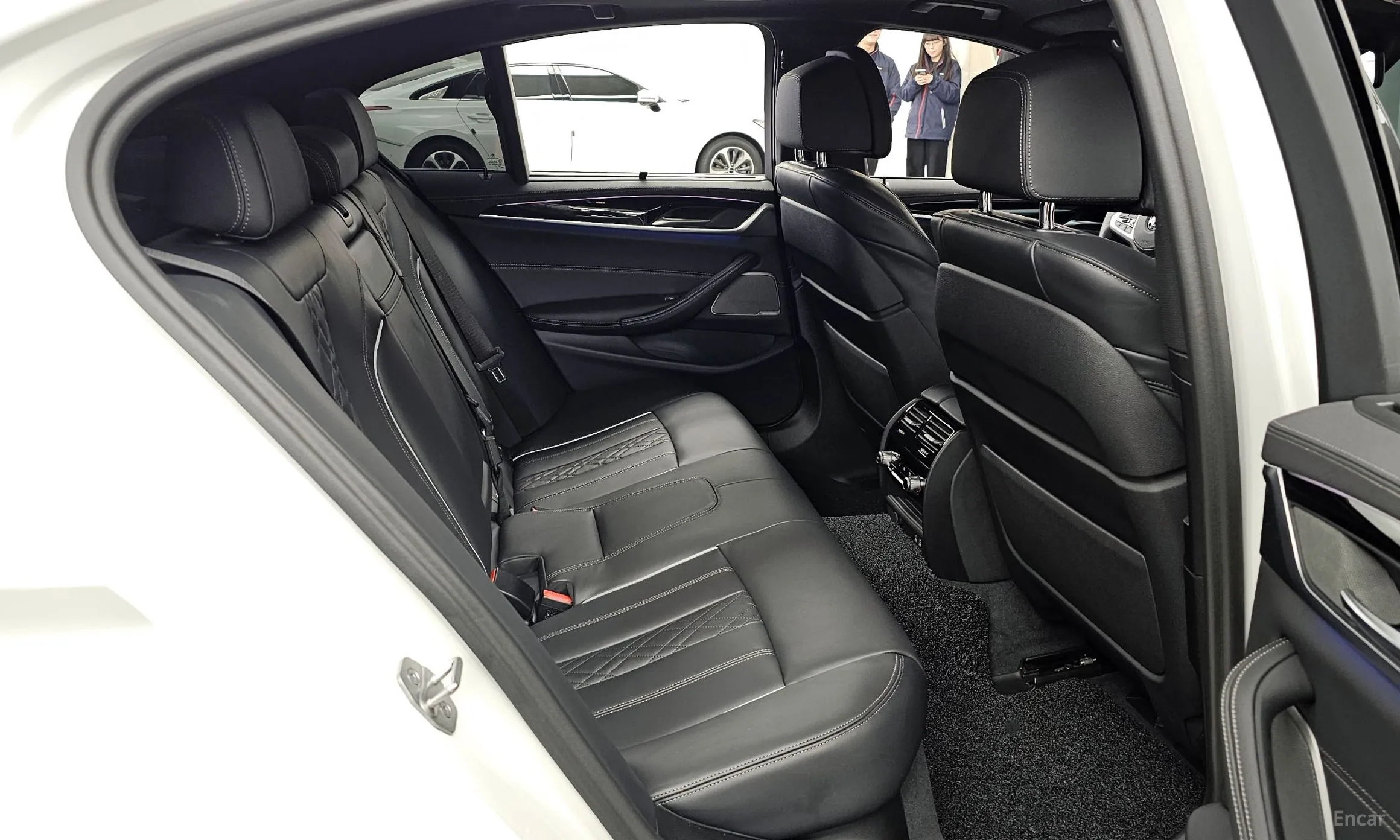 BMW 5 Series (G30) превью 10