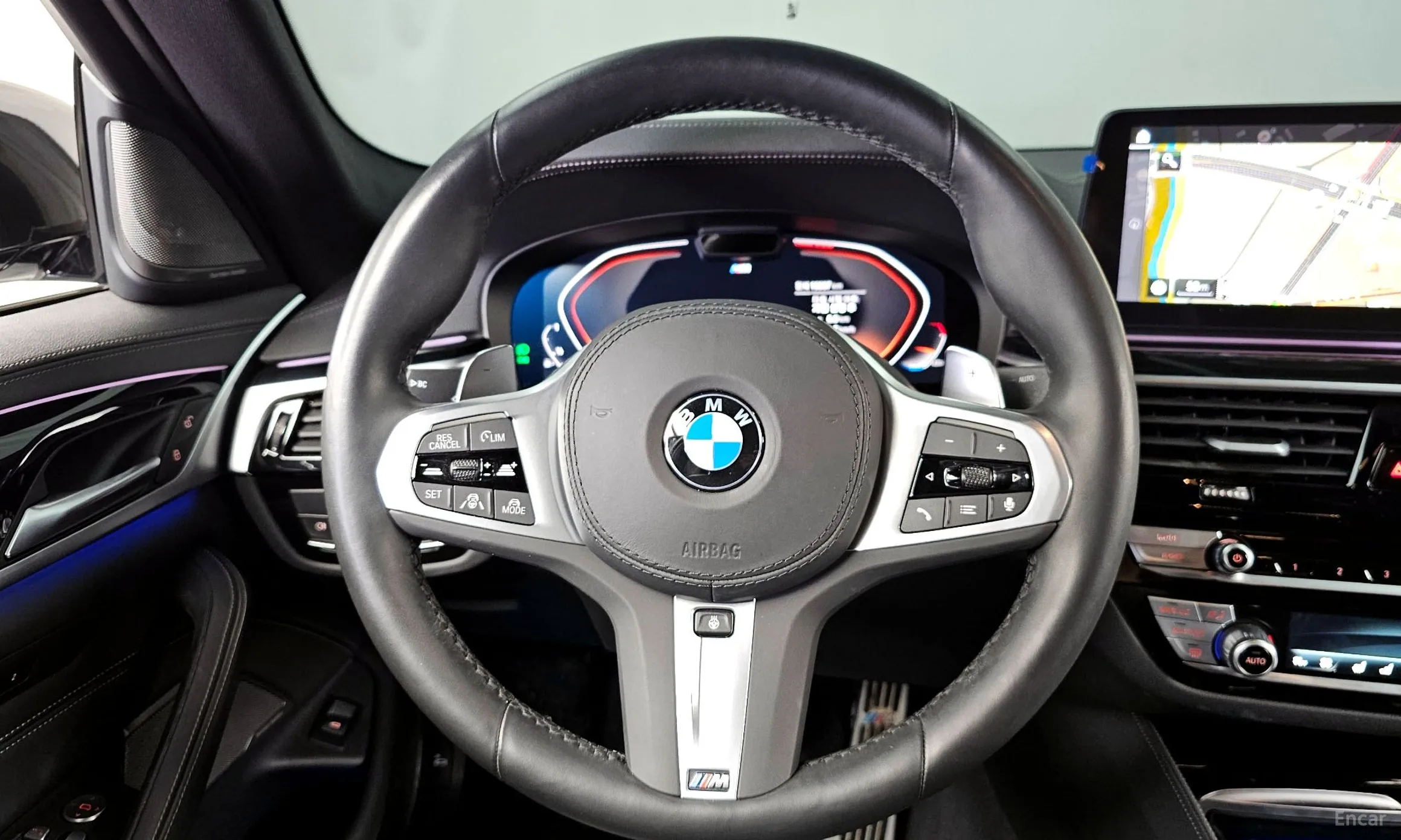 BMW 5 Series (G30) превью 13