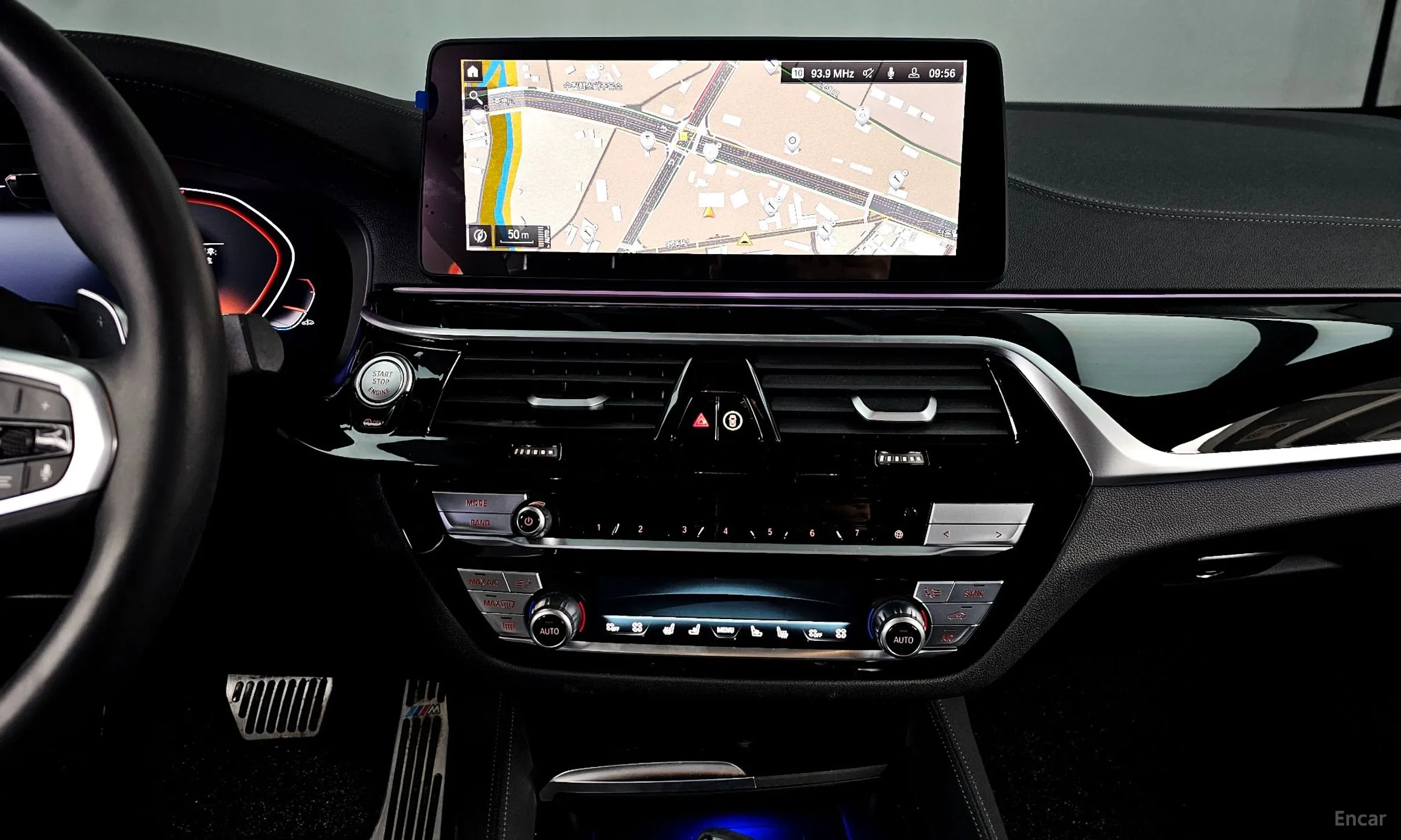 BMW 5 Series (G30) превью 14