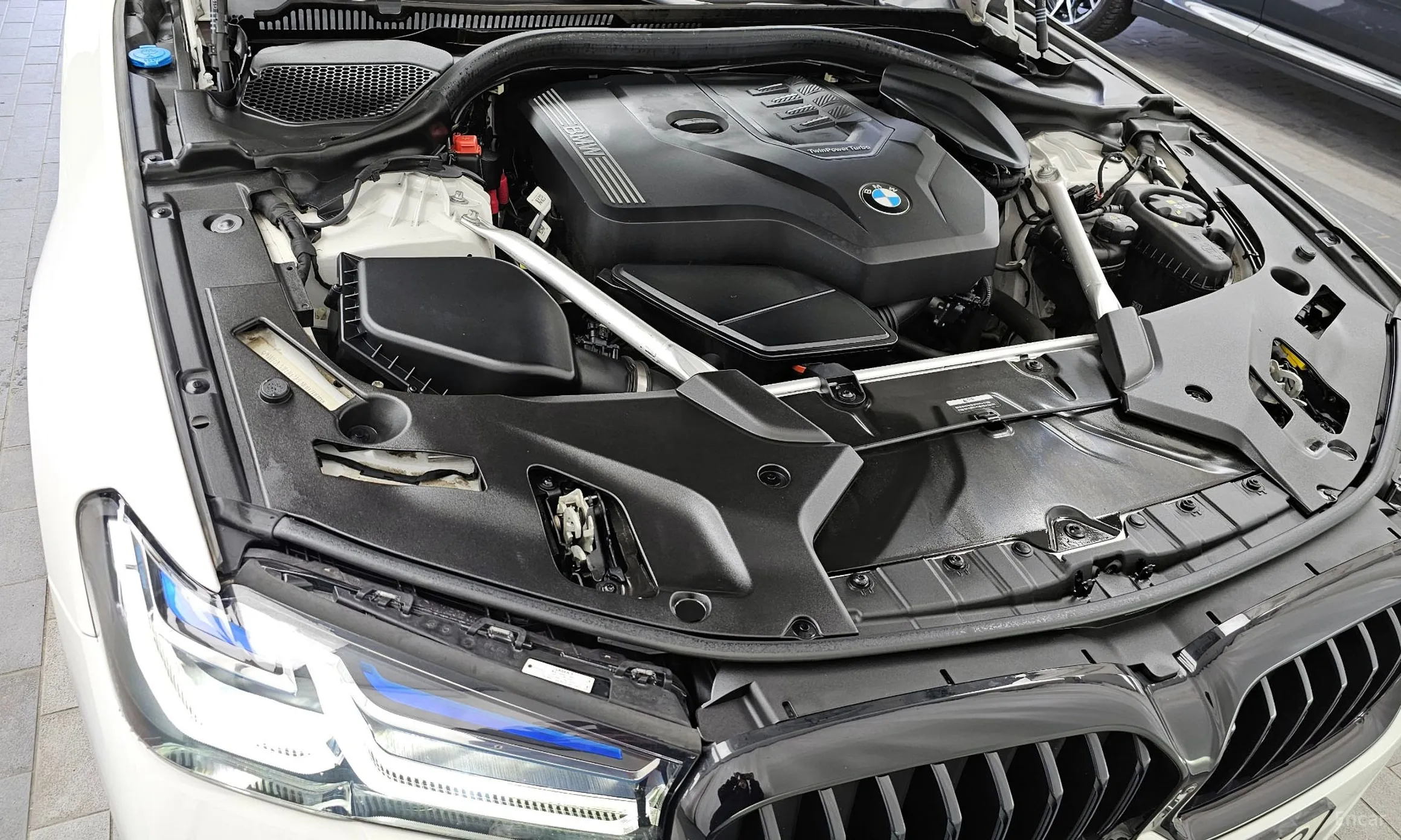 BMW 5 Series (G30) превью 20