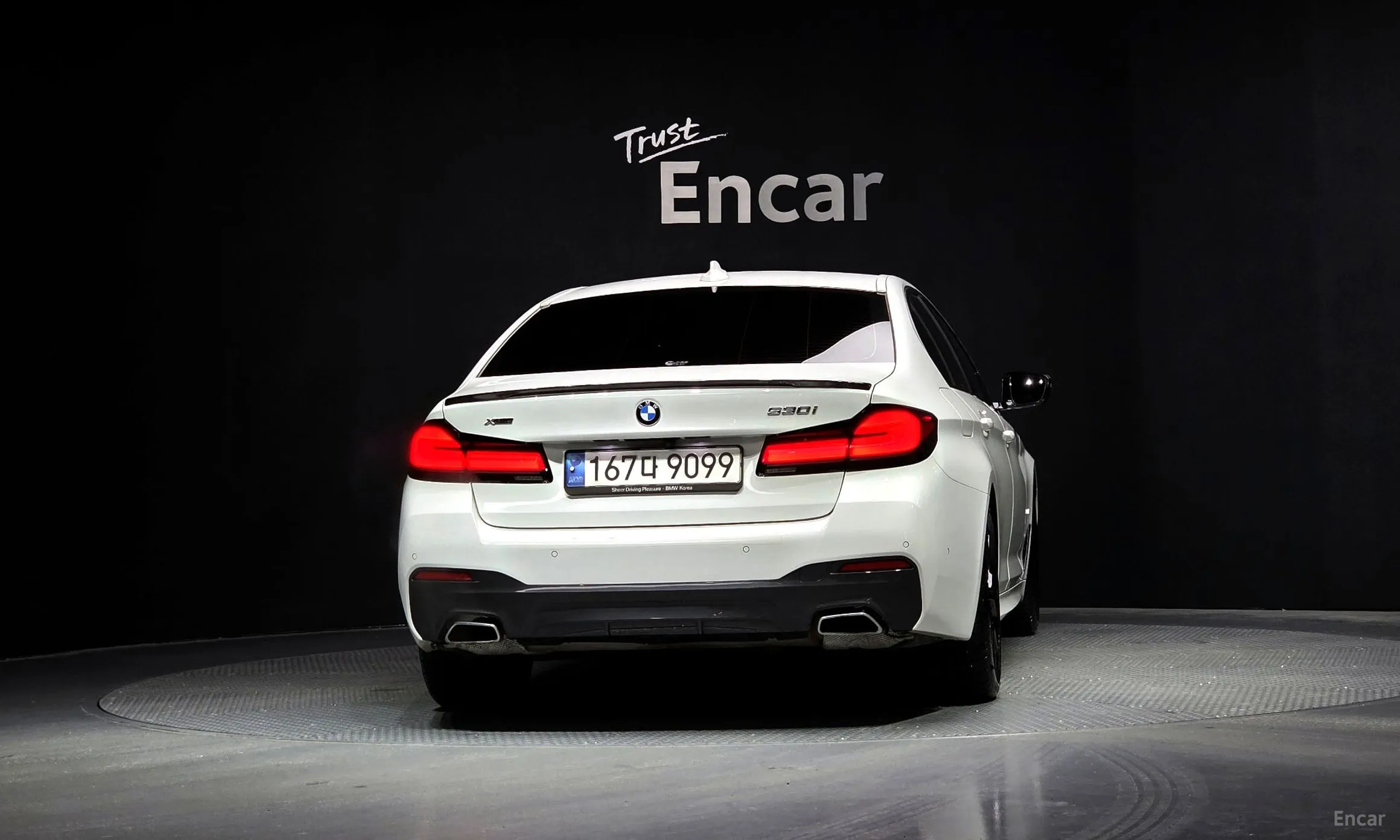 BMW 5 Series (G30) превью 4