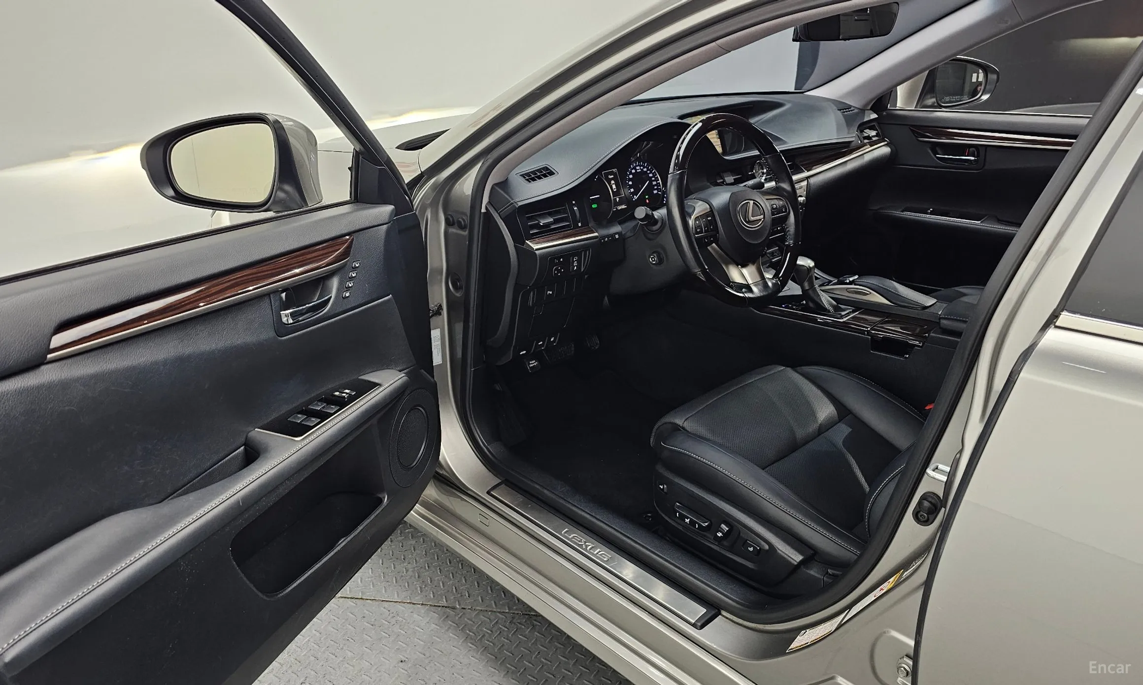 Lexus New ES300h превью 11