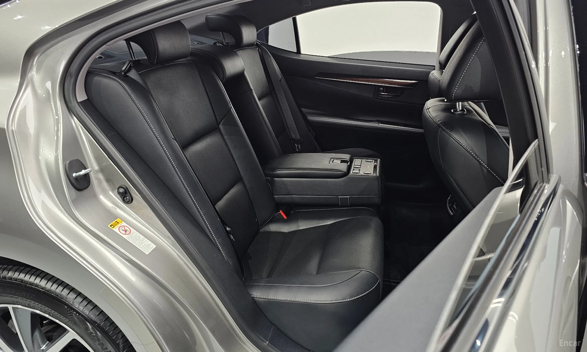 Lexus New ES300h превью 12