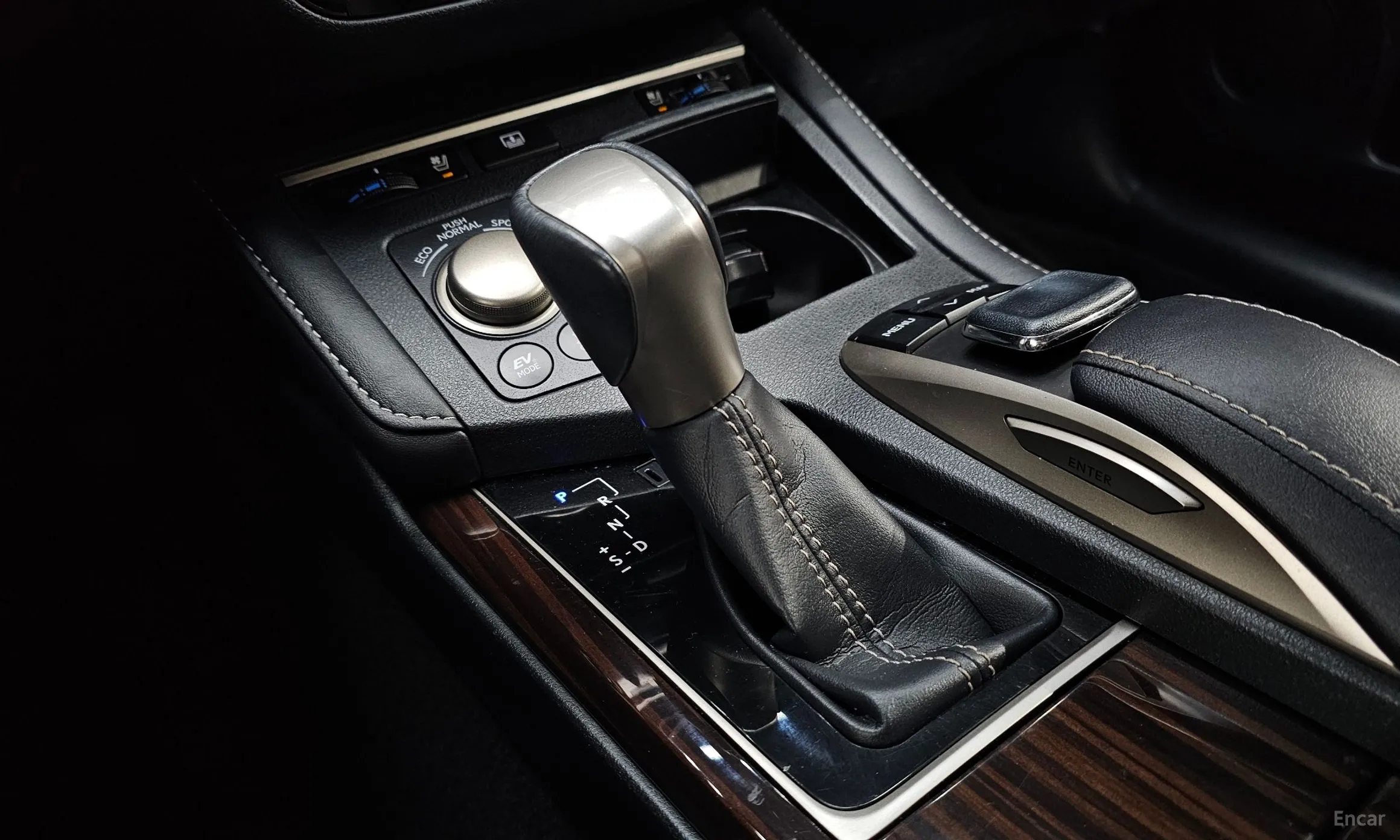 Lexus New ES300h превью 9