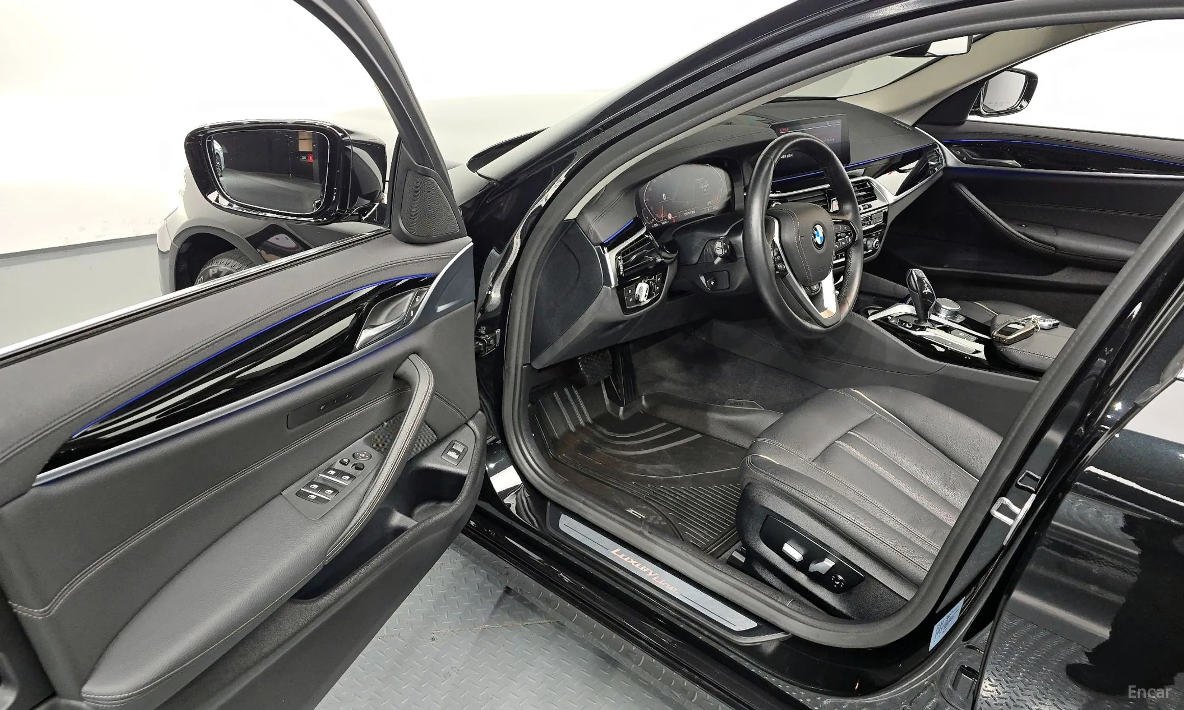 BMW 5 Series (G30) превью 10